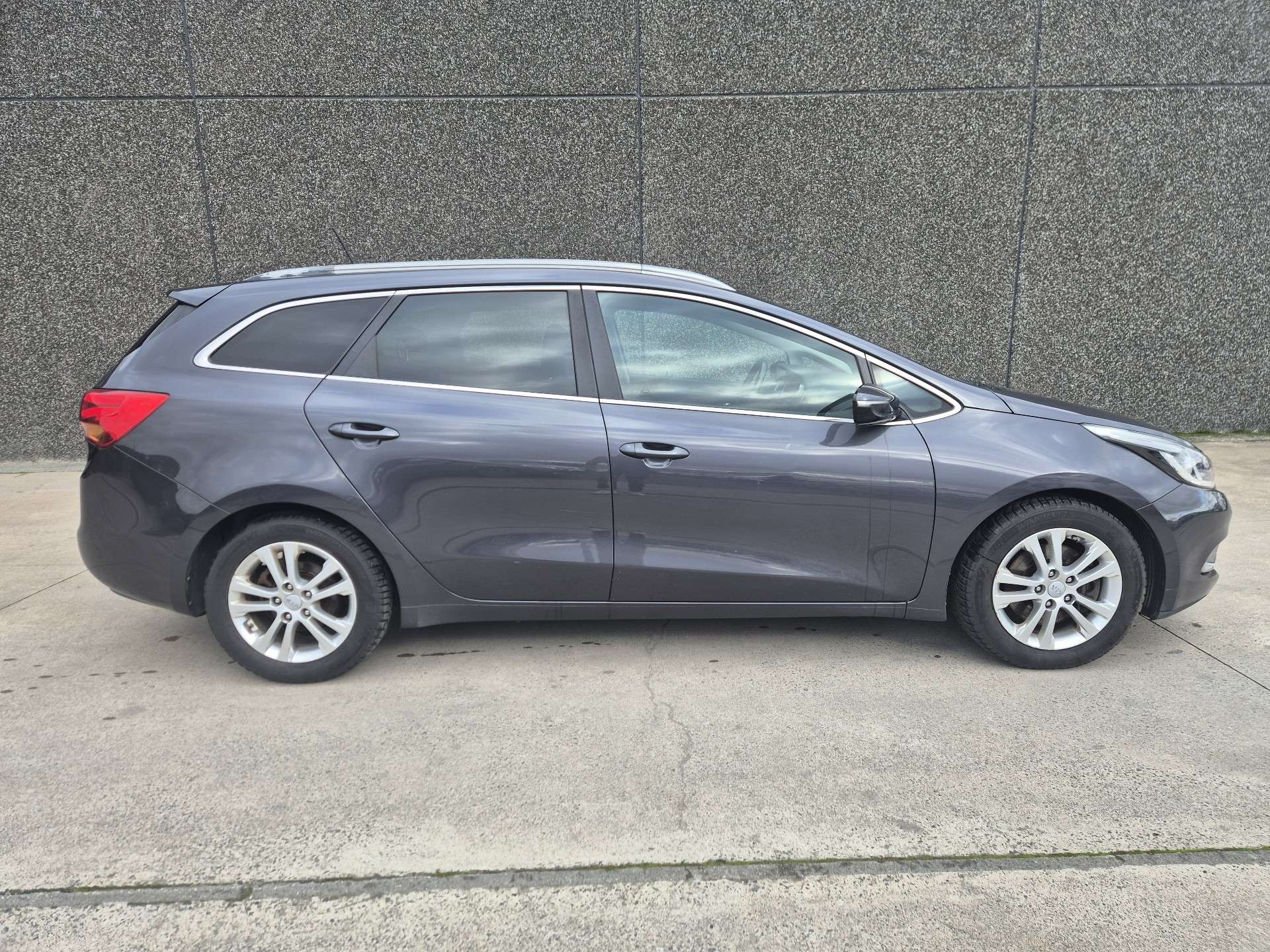 Kia Ceed SW / cee'd SW 1.6 CRDi Sense//CAMERA/KIT PNEU/MARCHAND OU EXPORT
