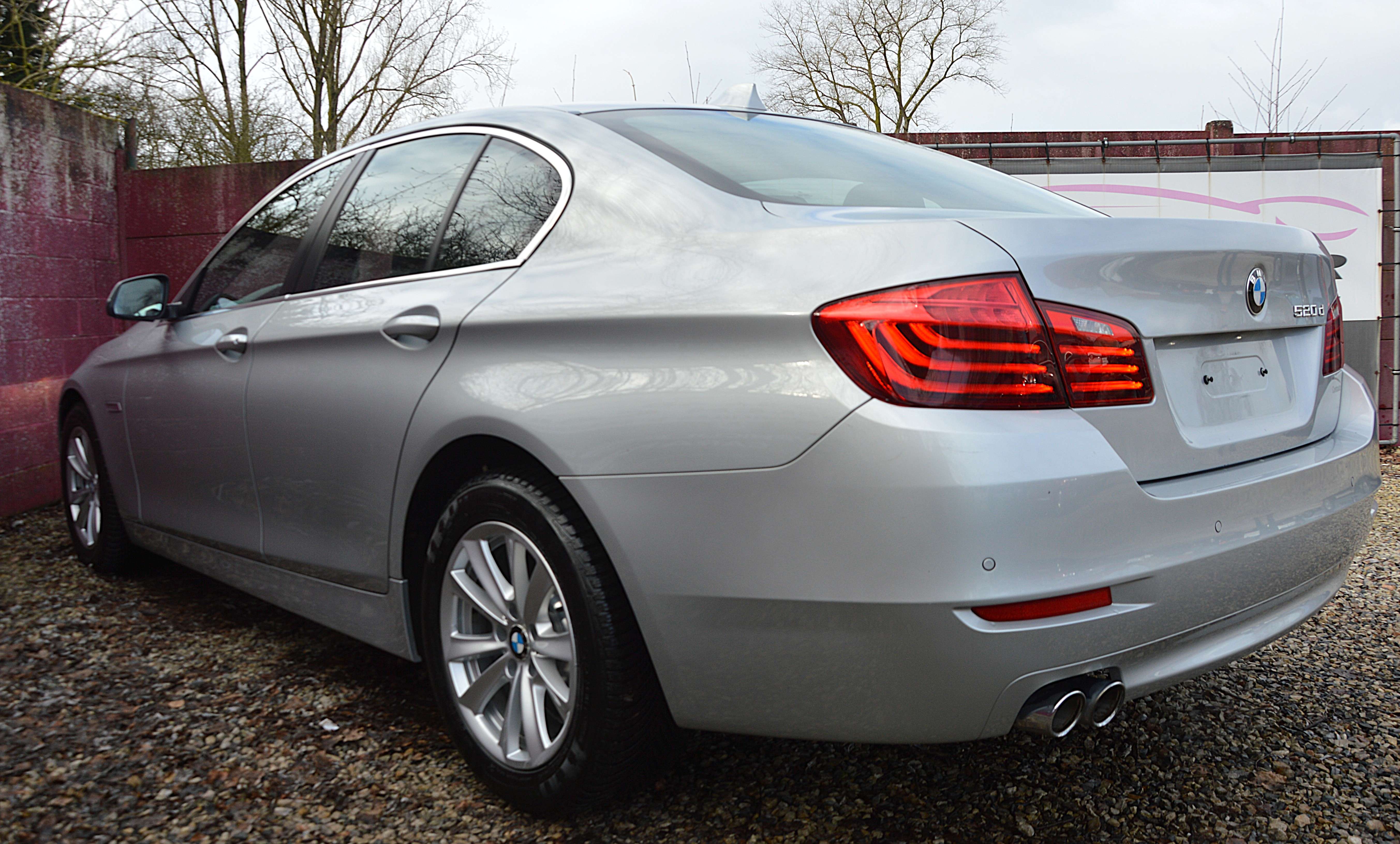 BMW 520 Dynamics ETAT SHOWROOM NAV SENS AV/AR 93.799KM