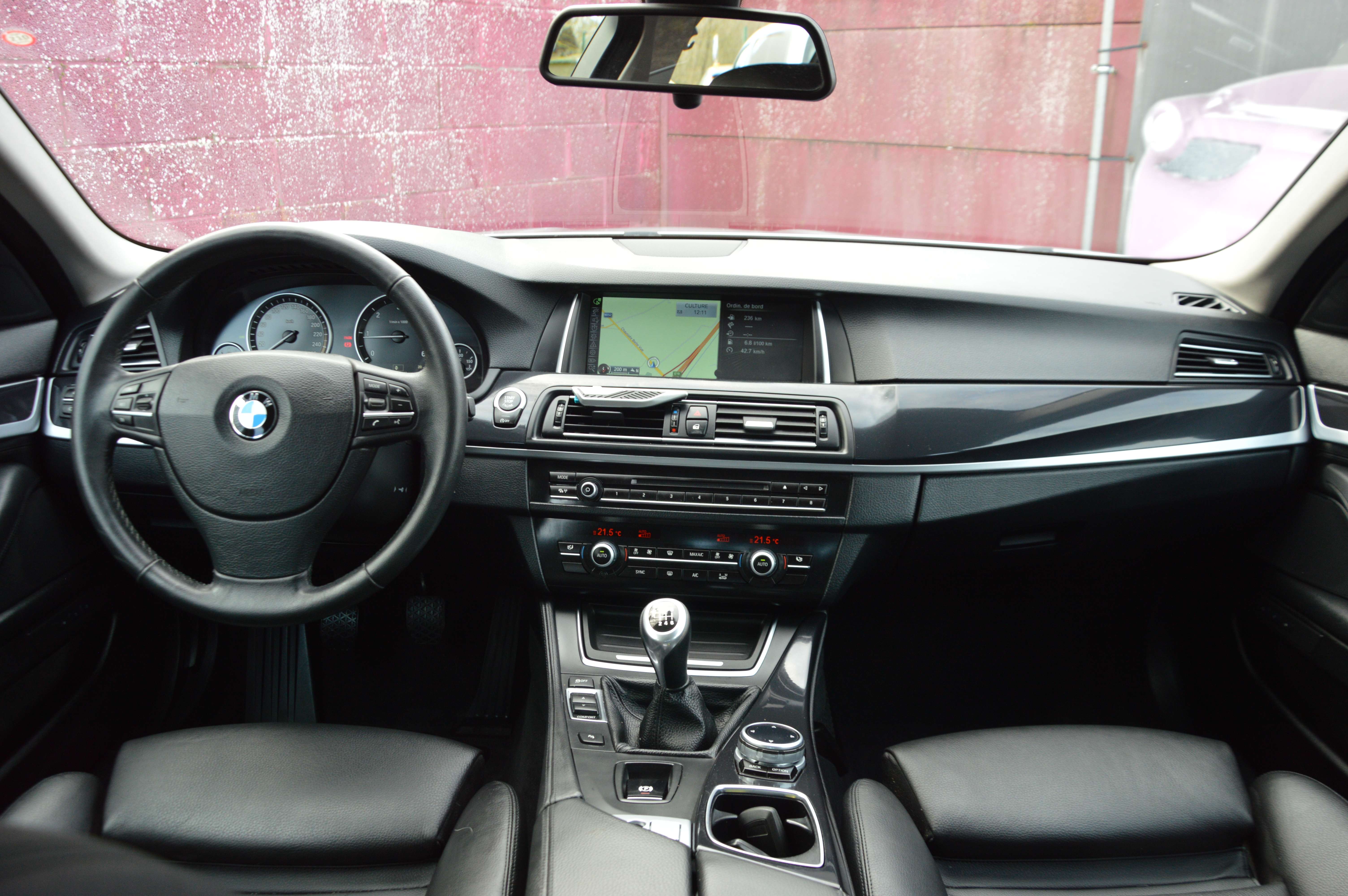 BMW 520 Dynamics ETAT SHOWROOM NAV SENS AV/AR 93.799KM