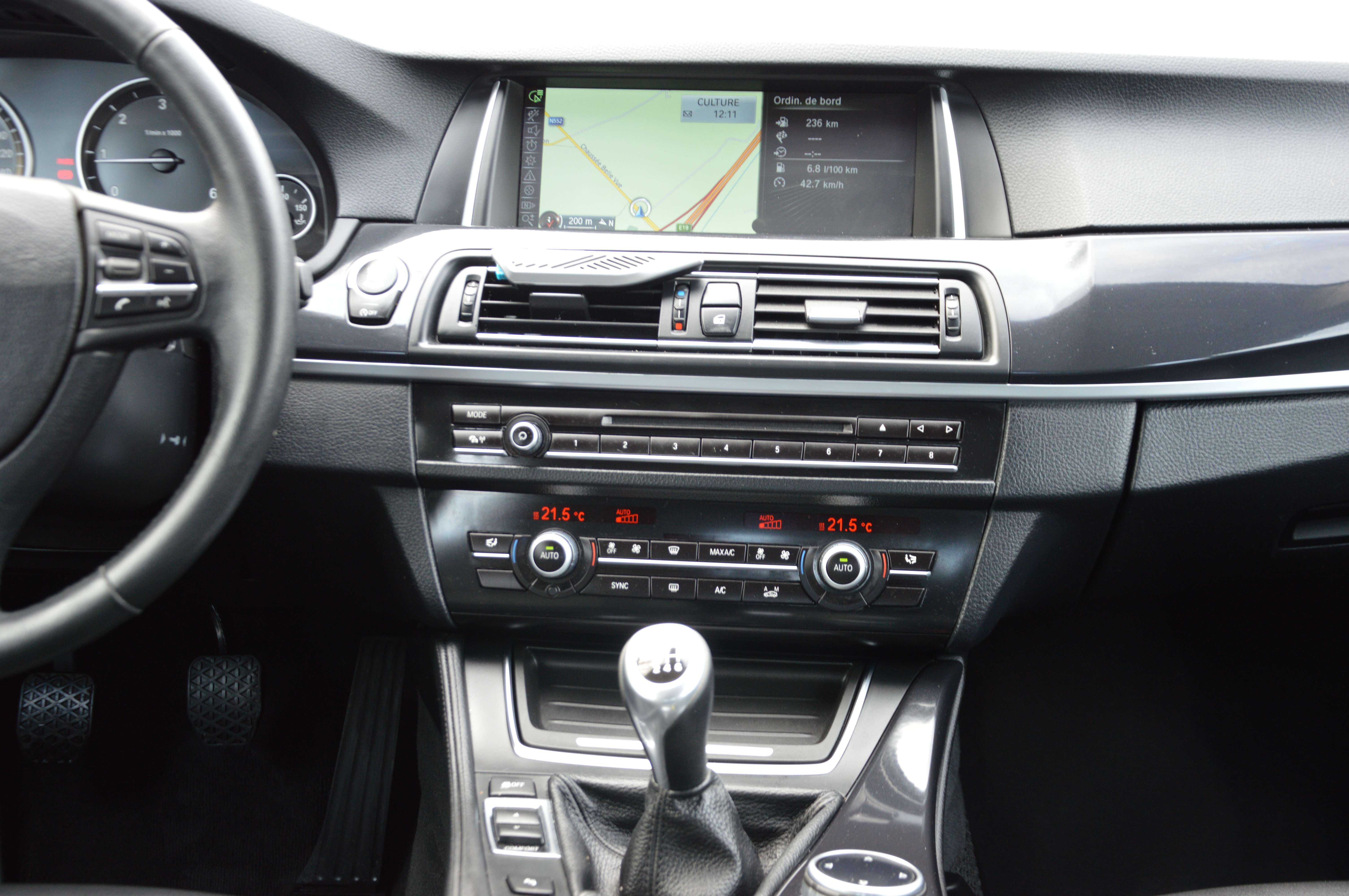 BMW 520 Dynamics ETAT SHOWROOM NAV SENS AV/AR 93.799KM