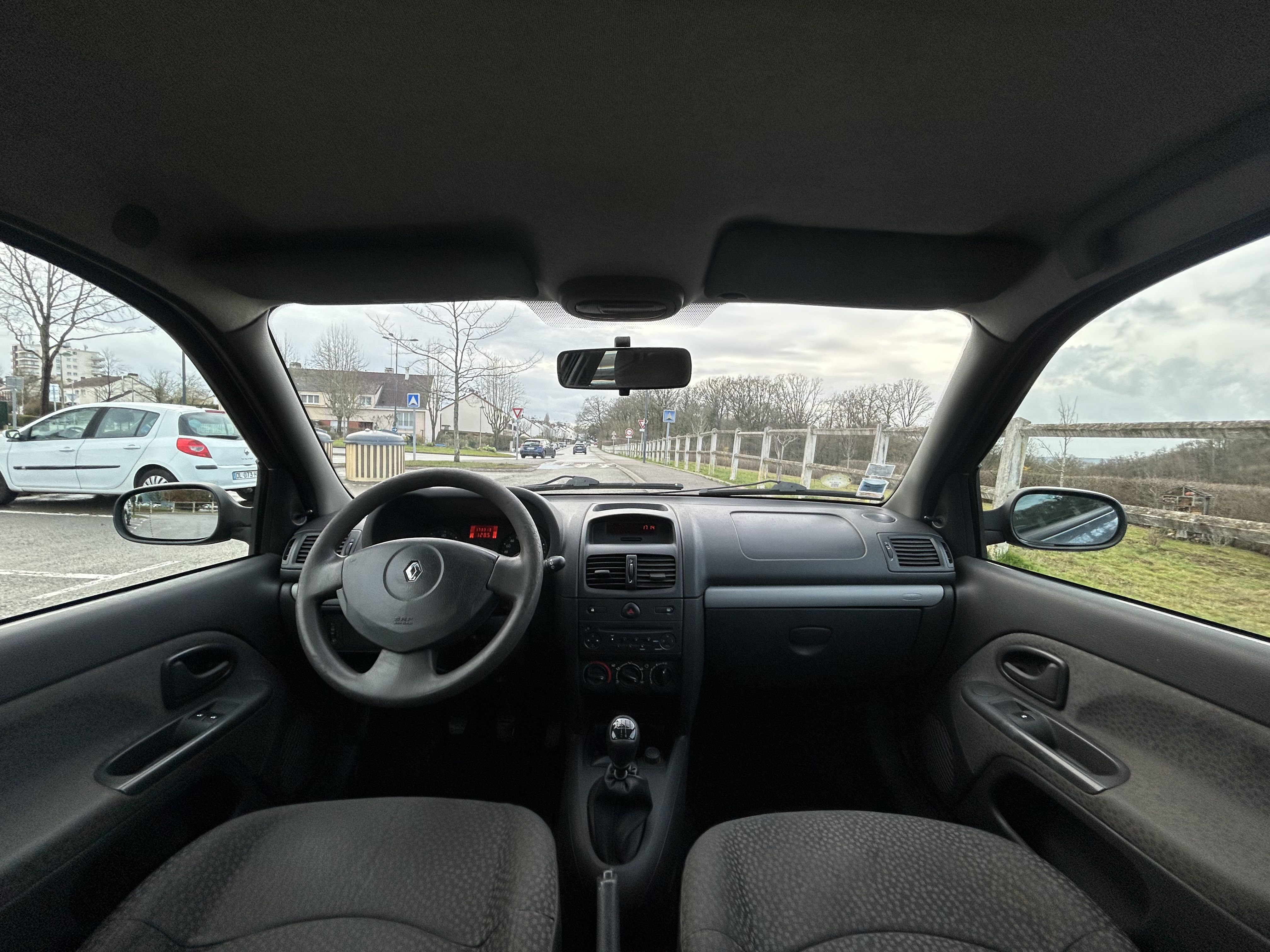 Renault Clio II (2) CAMPUS 1.2 60 AUTHENTIQUE 5P