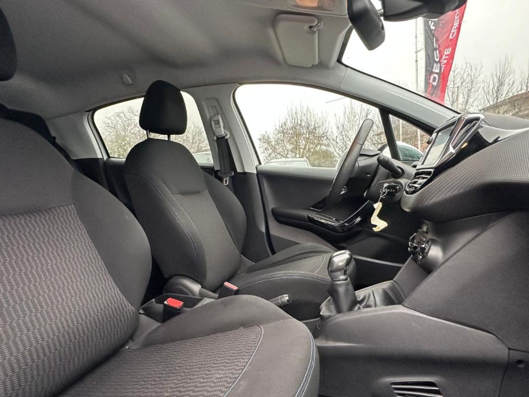 Peugeot 208 82ch BVM5 Style