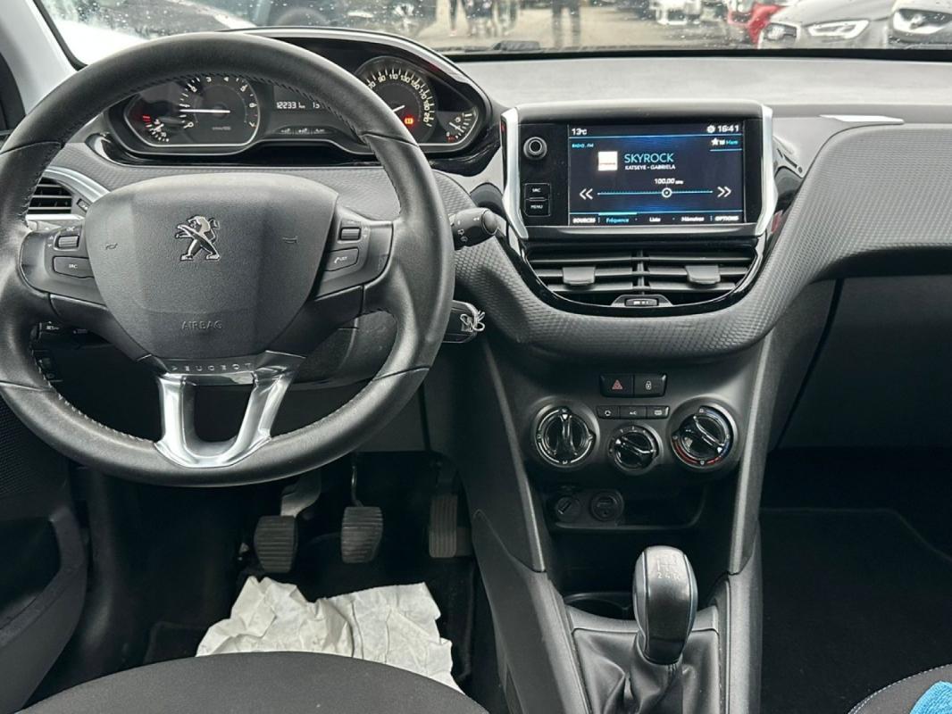 Peugeot 208 82ch BVM5 Style