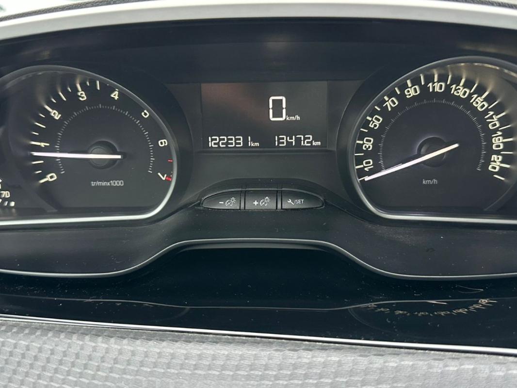 Peugeot 208 82ch BVM5 Style