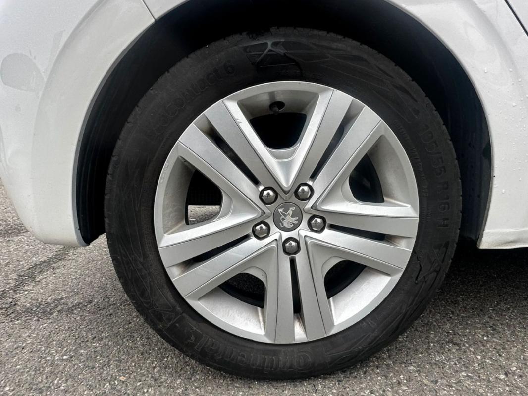 Peugeot 208 82ch BVM5 Style