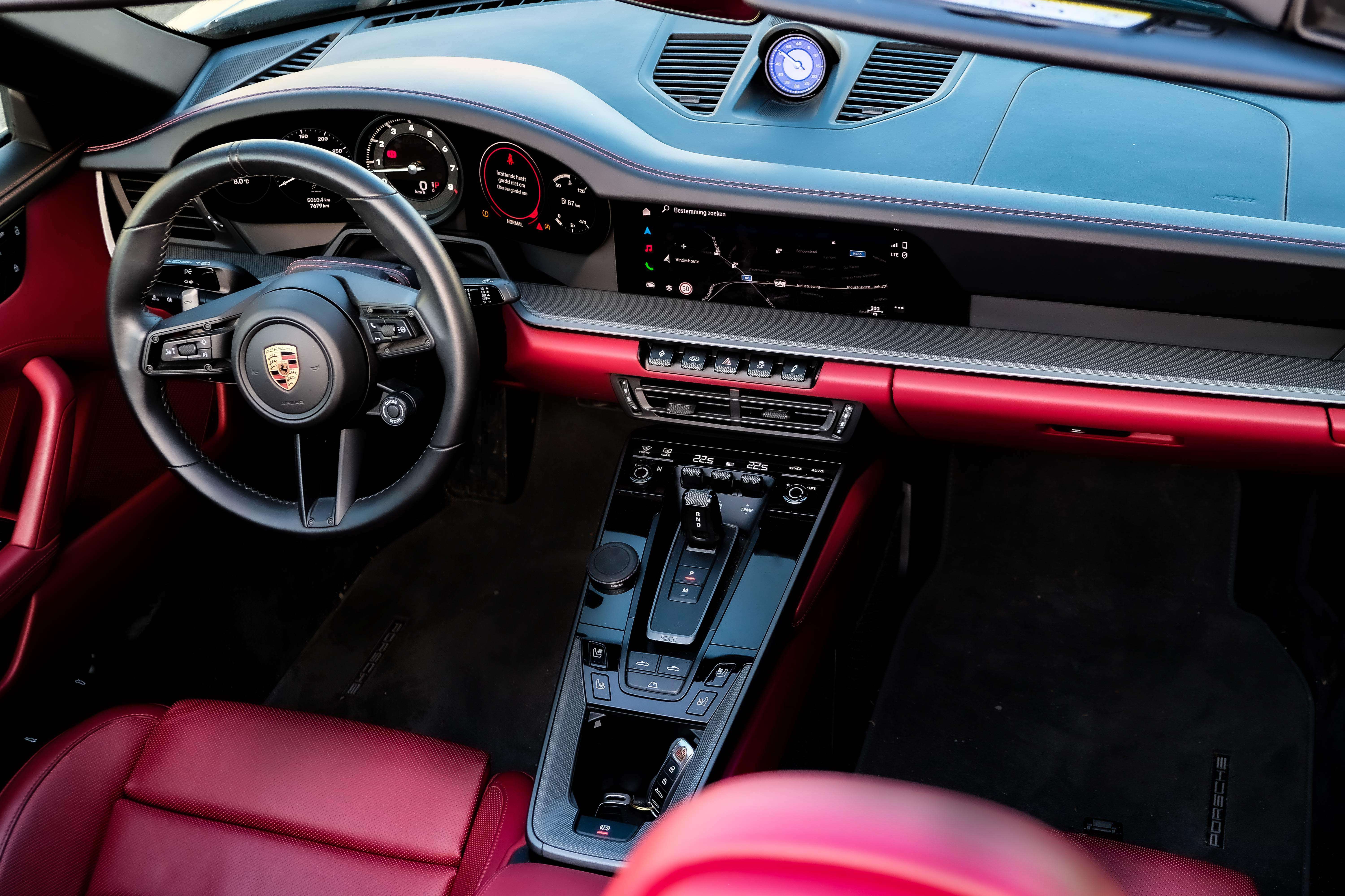 Porsche 992 911 Carrera 4 Cabriolet SportDesign Sport Chrono