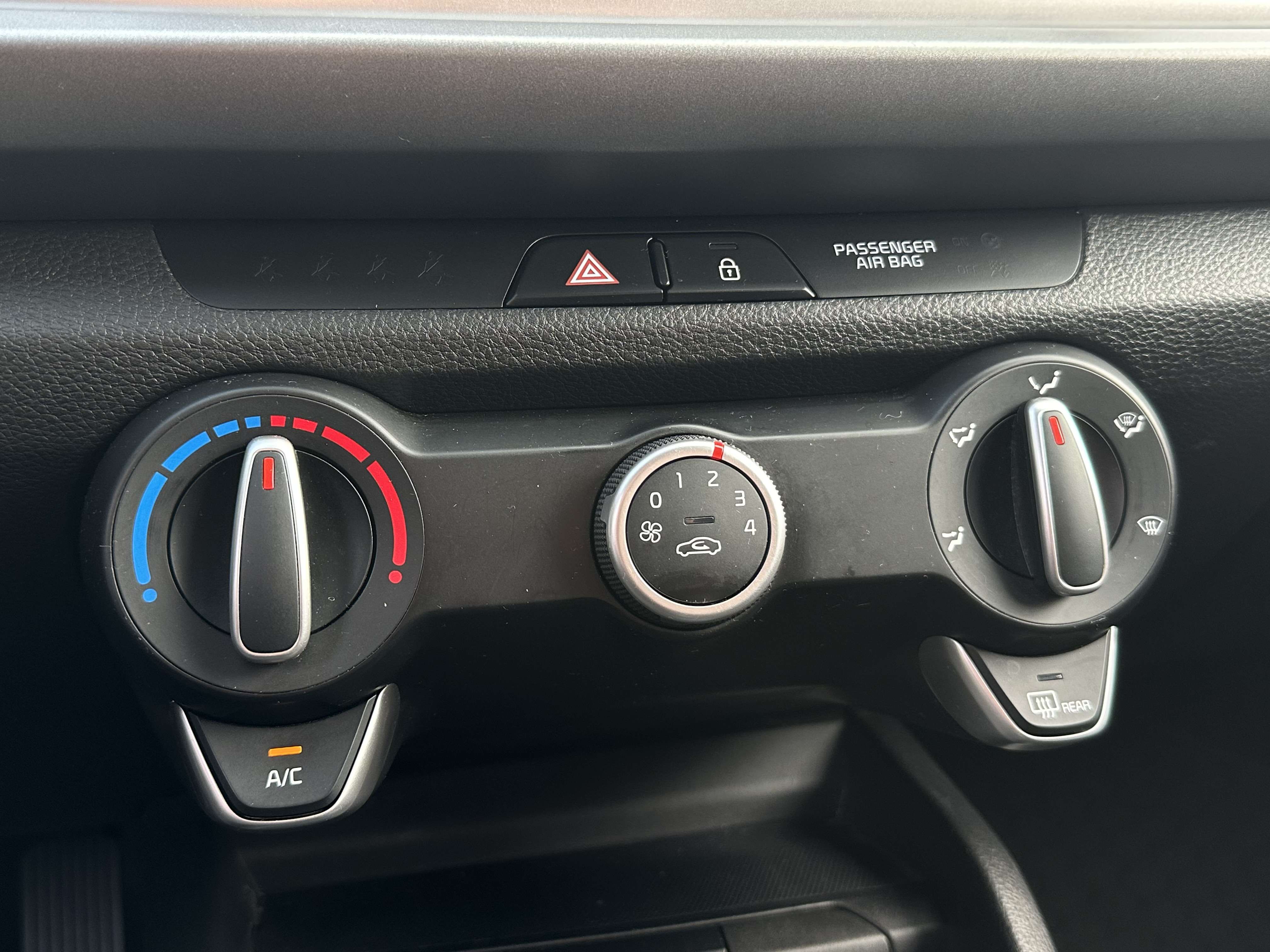 Kia Rio 1.2*NAVI*CAMERA*APPLE CARPLAY*GARANTIE*CARNET KIA
