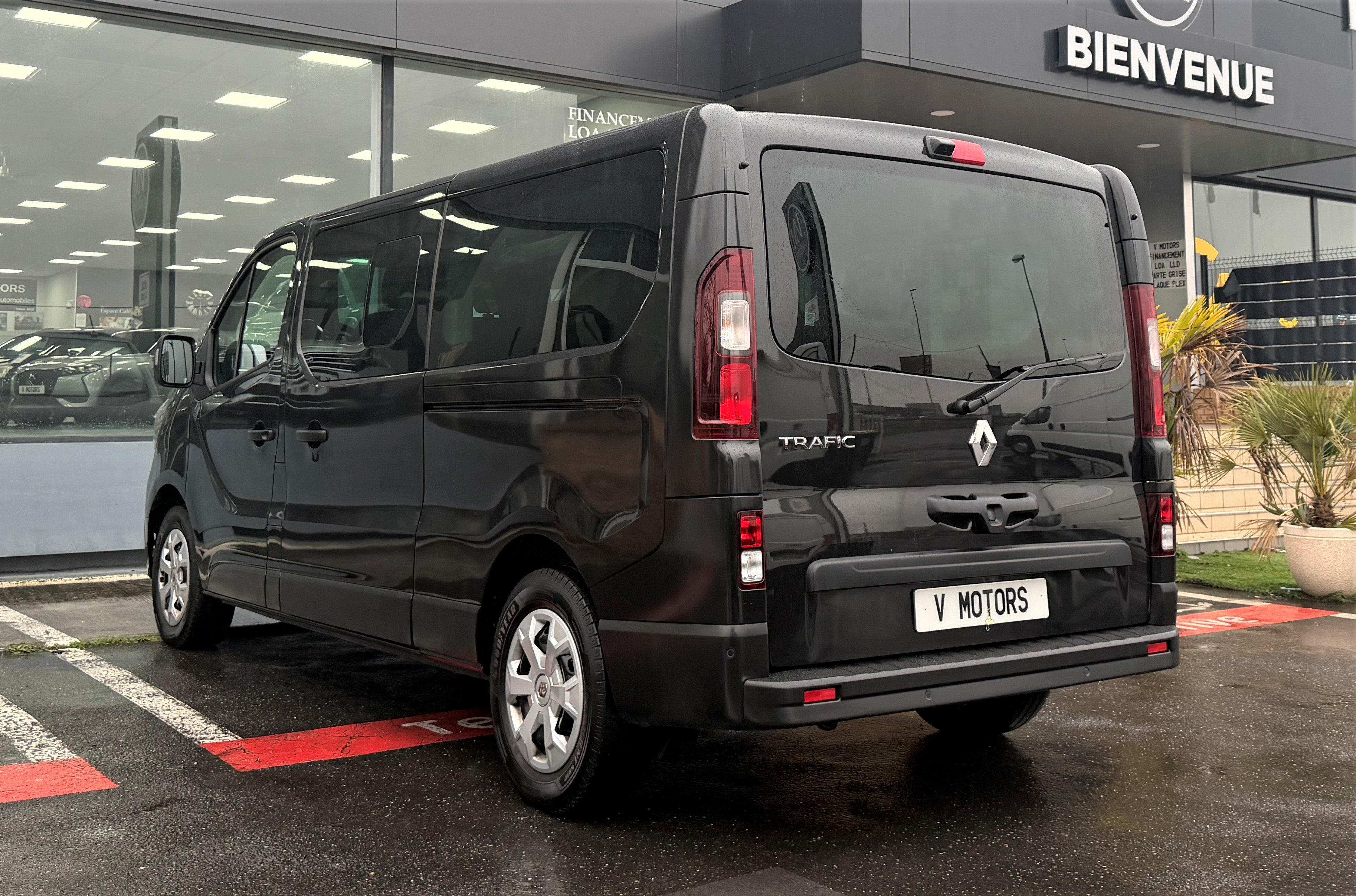 Renault Trafic III 2.0 DCI 150 L2 Intens S&S EDC Auto 9PL Design' 1er Main