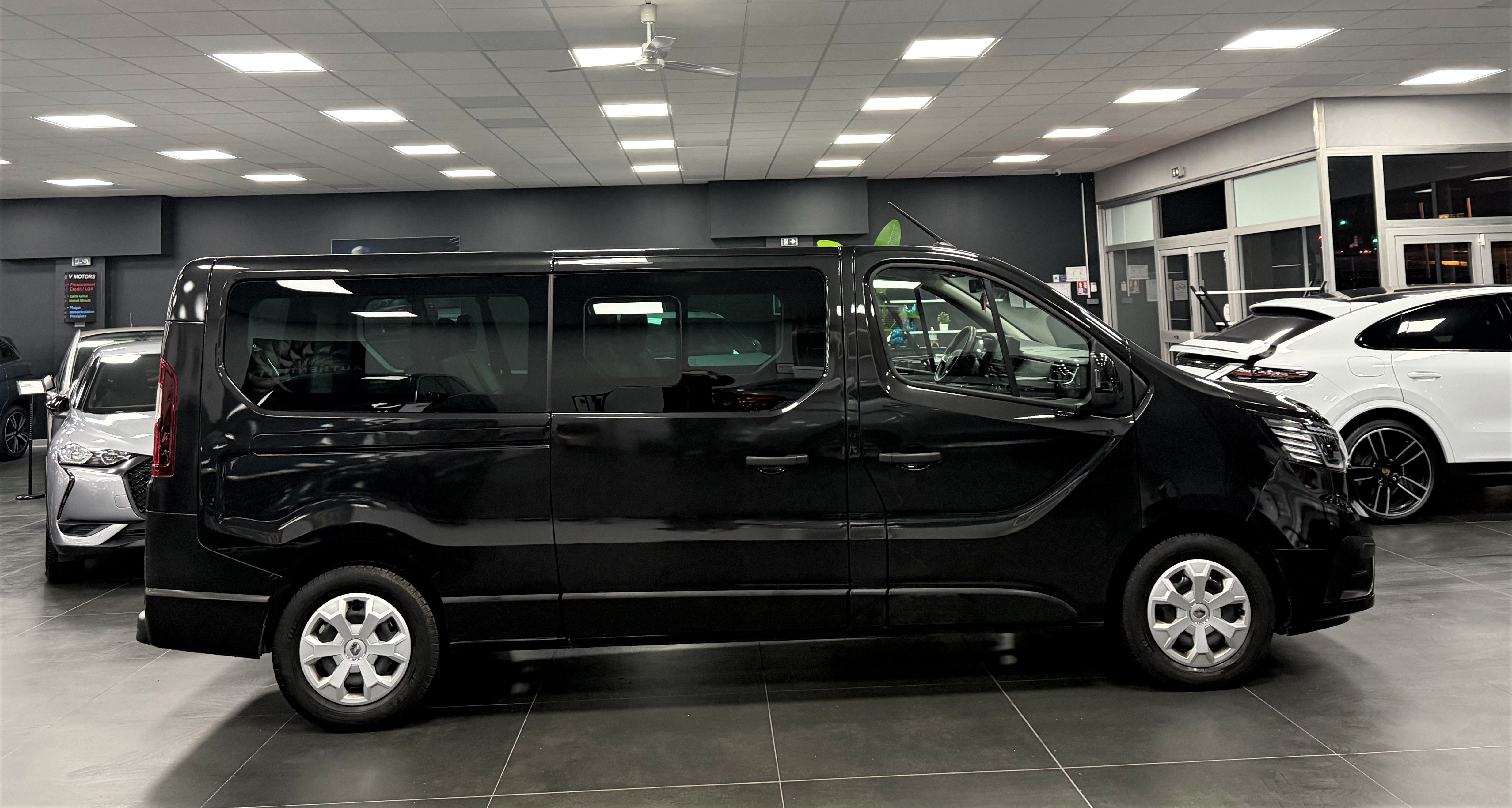 Renault Trafic III 2.0 DCI 150 L2 Intens S&S EDC Auto 9PL Design' 1er Main