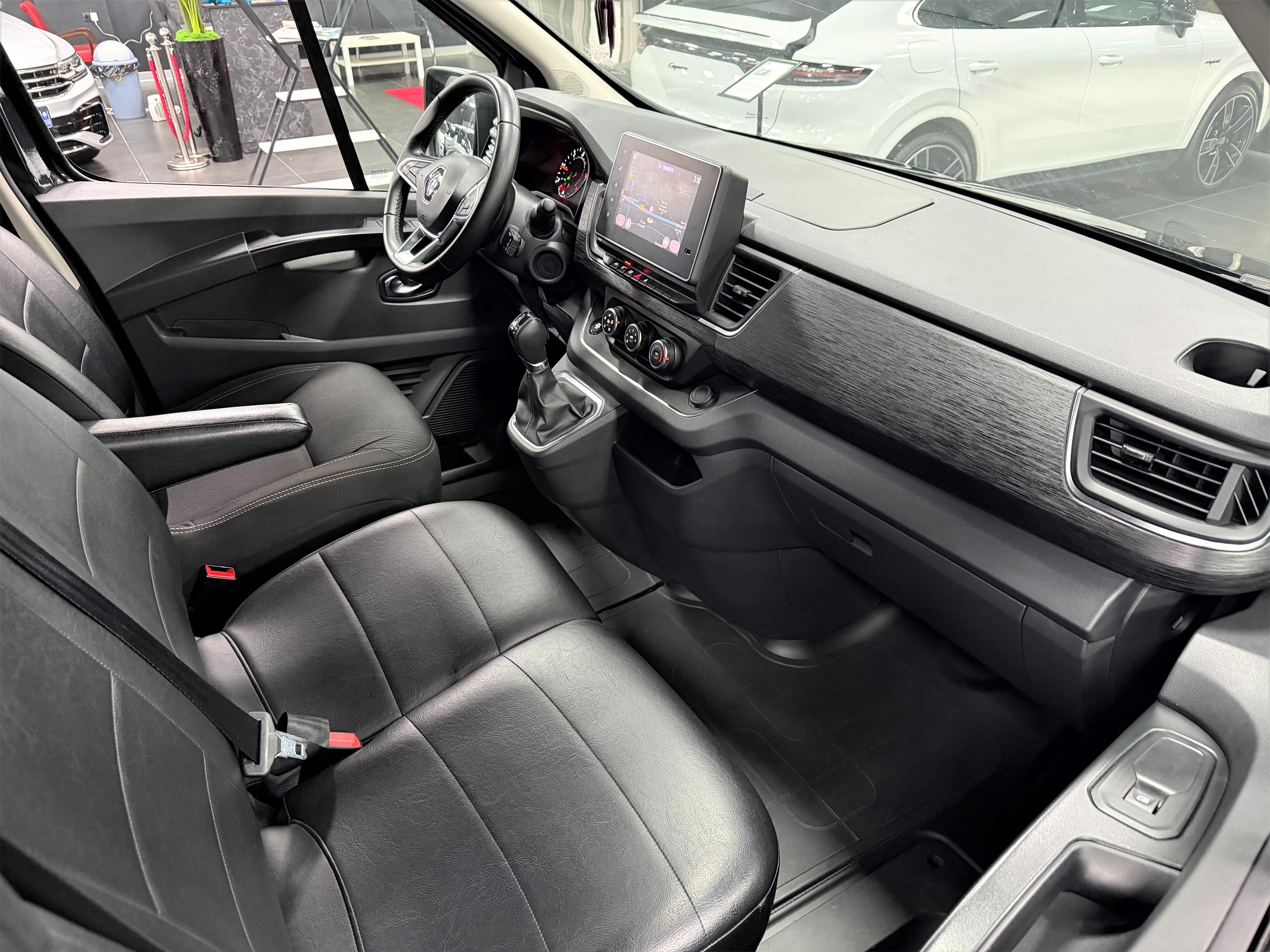 Renault Trafic III 2.0 DCI 150 L2 Intens S&S EDC Auto 9PL Design' 1er Main