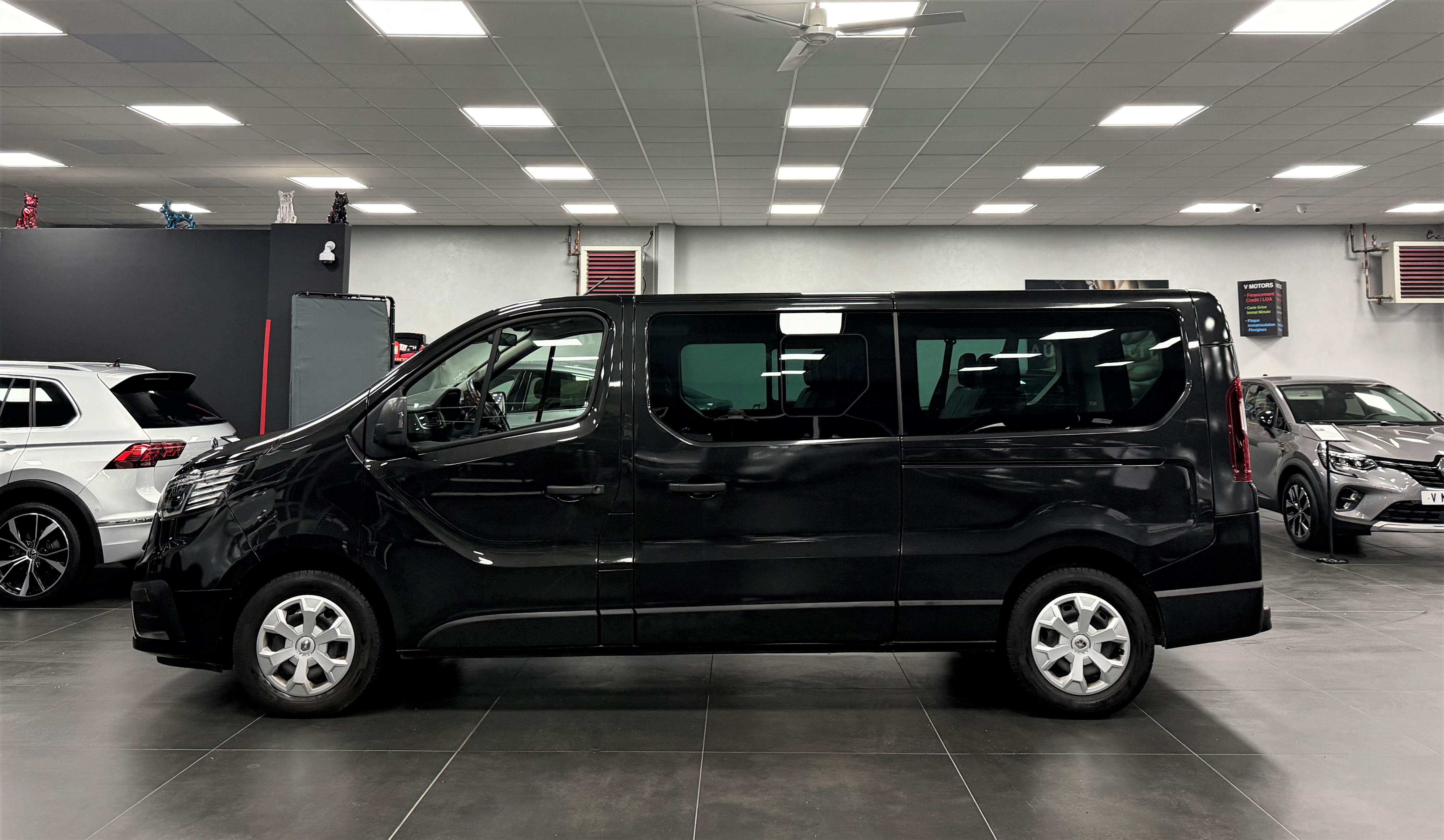 Renault Trafic III 2.0 DCI 150 L2 Intens S&S EDC Auto 9PL Design' 1er Main