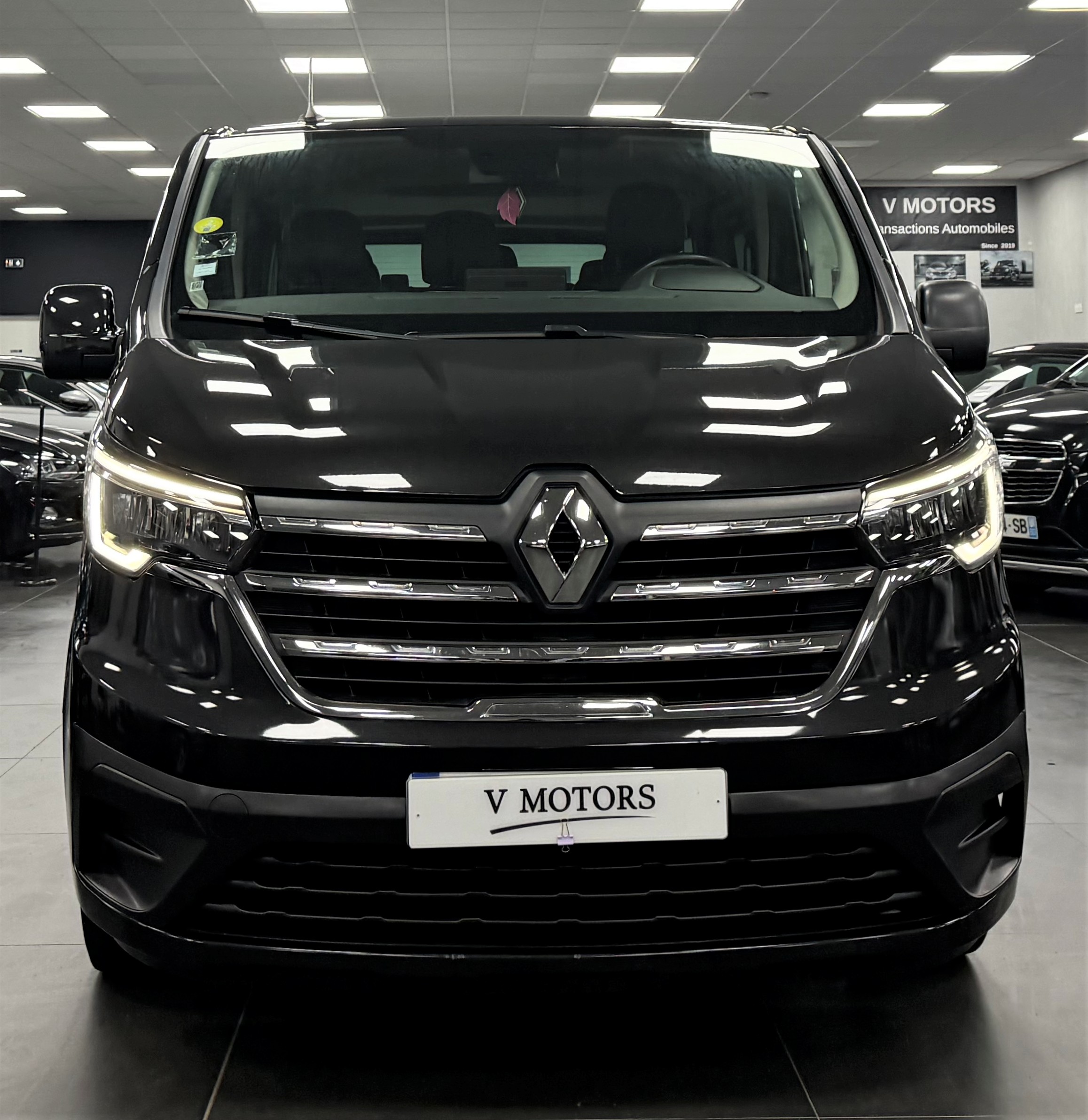 Renault Trafic III 2.0 DCI 150 L2 Intens S&S EDC Auto 9PL Design' 1er Main