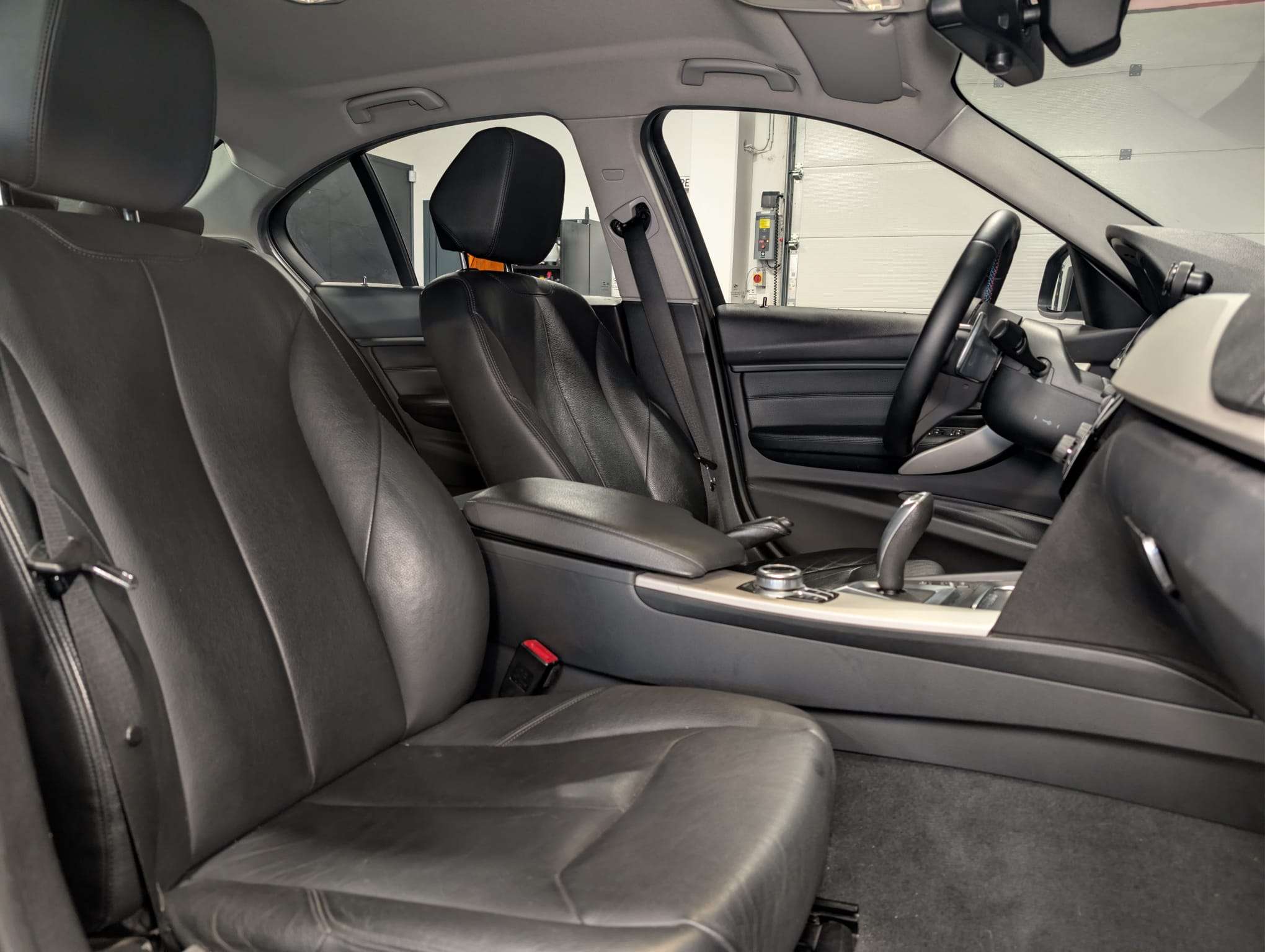 BMW 330 eA Plug-In Hybrid — GPS — Sièges chauffants — LED — Radars AV/AR