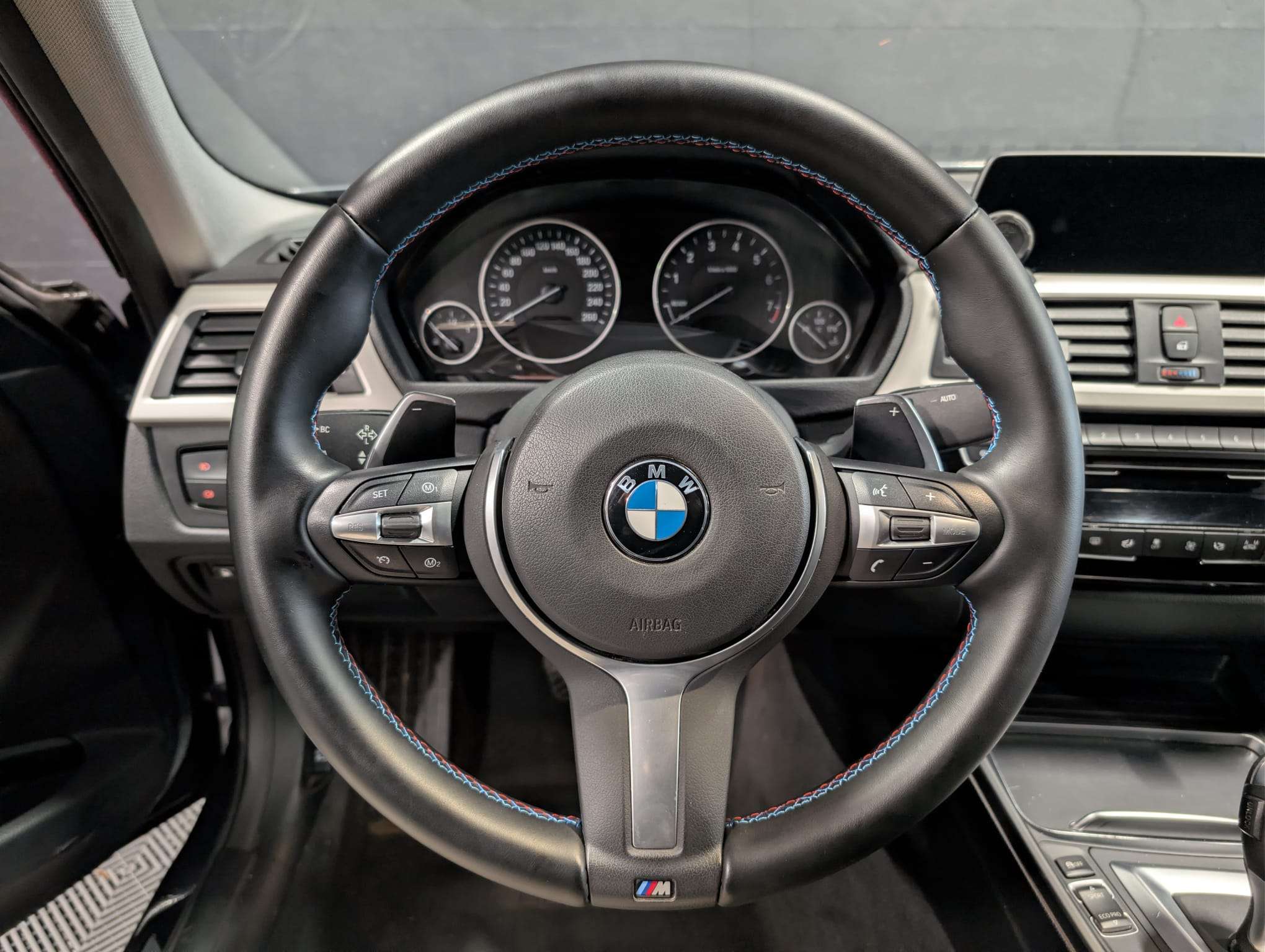 BMW 330 eA Plug-In Hybrid — GPS — Sièges chauffants — LED — Radars AV/AR