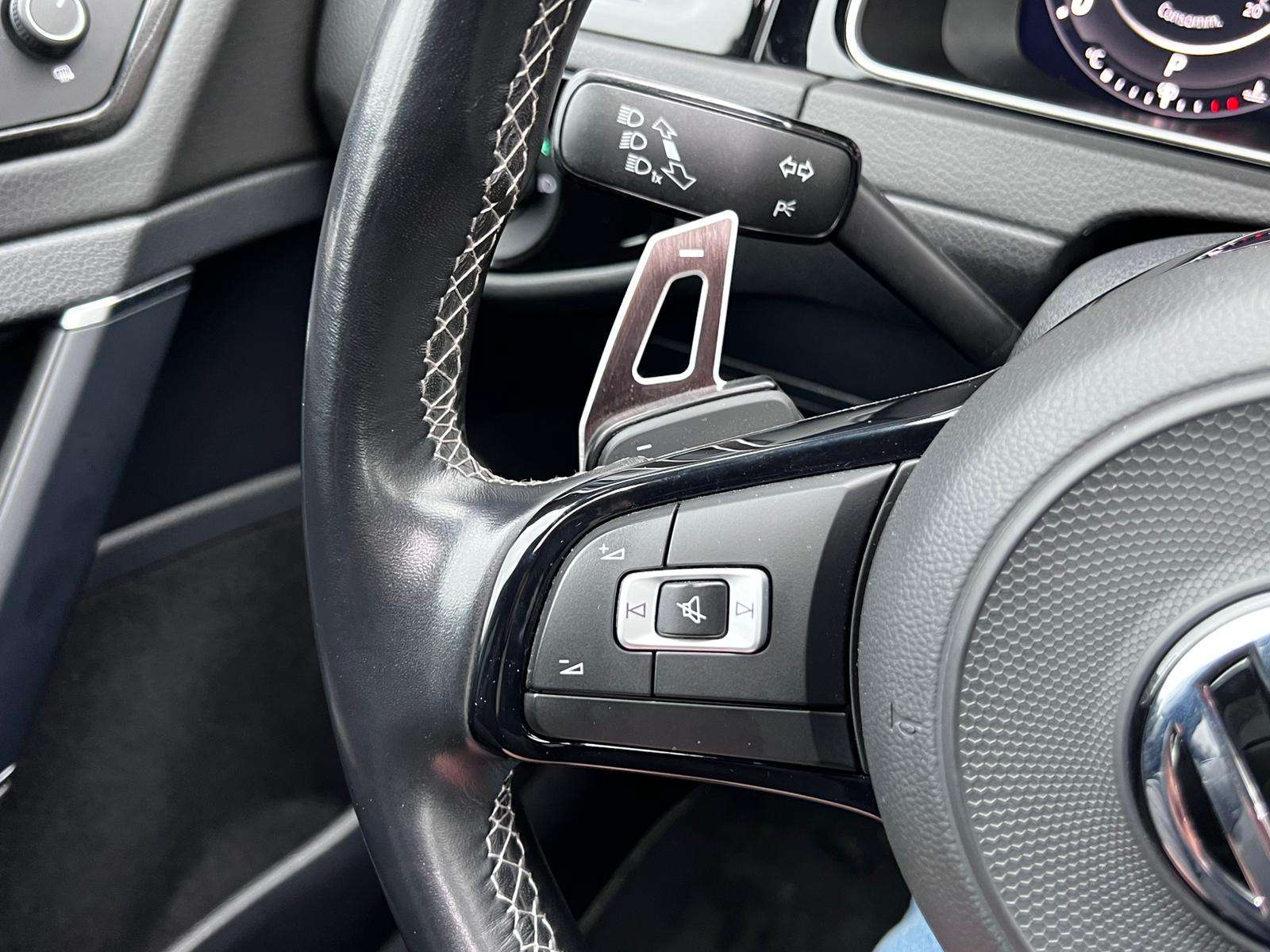 Volkswagen Golf R 2.0 TSI 4motion DSG COCKPIT TOIT-PANO CARNET ACC
