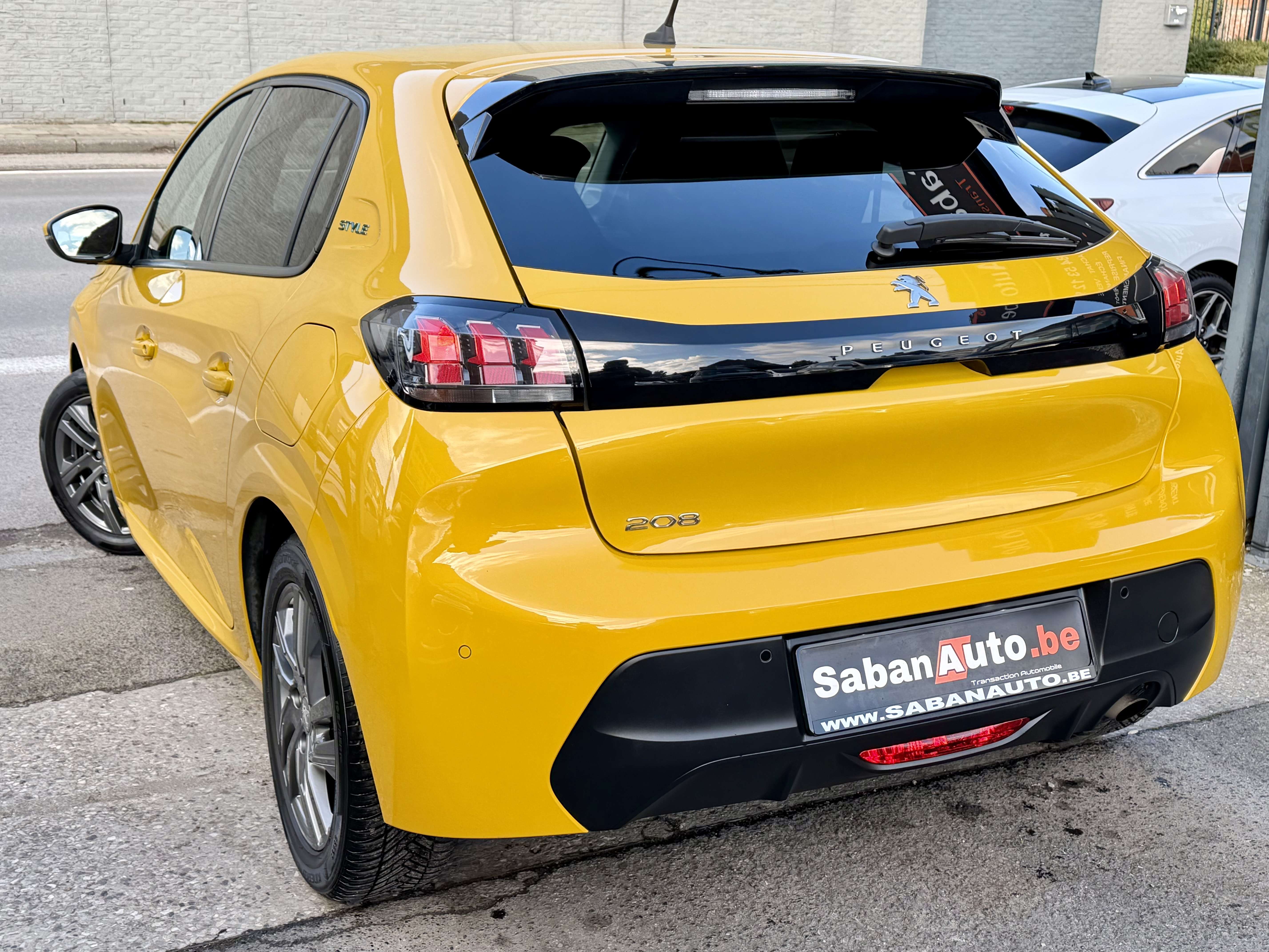 Peugeot 208 208 1.2i Style ° CARPLAY ° AIRCO ° FULL LED ° JANT