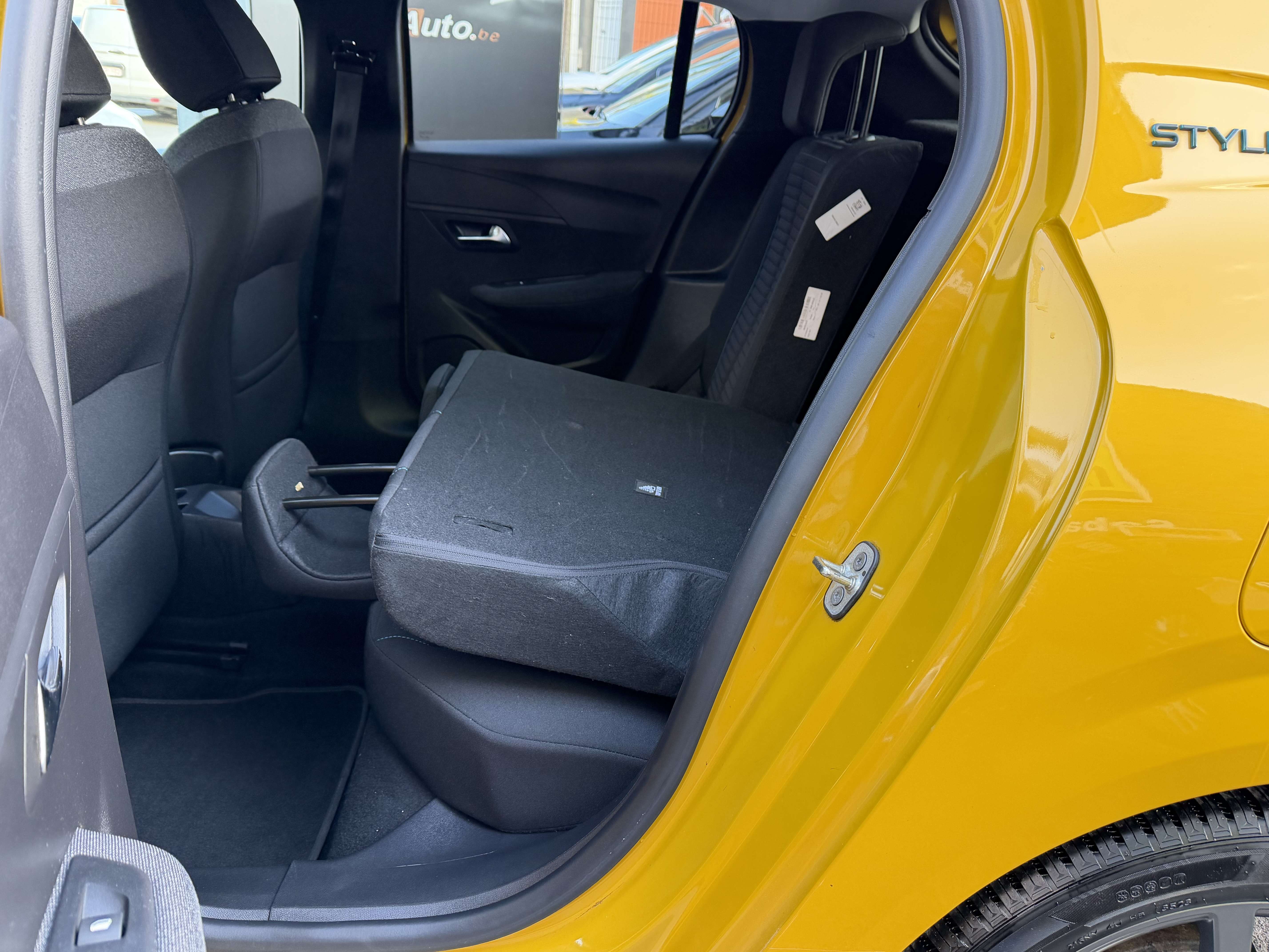 Peugeot 208 208 1.2i Style ° CARPLAY ° AIRCO ° FULL LED ° JANT