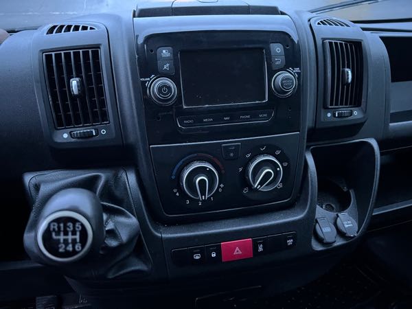 Citroen Jumper II (2) 33 L2H2 BLUEHDI 140 S&amp;S BVM6 CONTROL