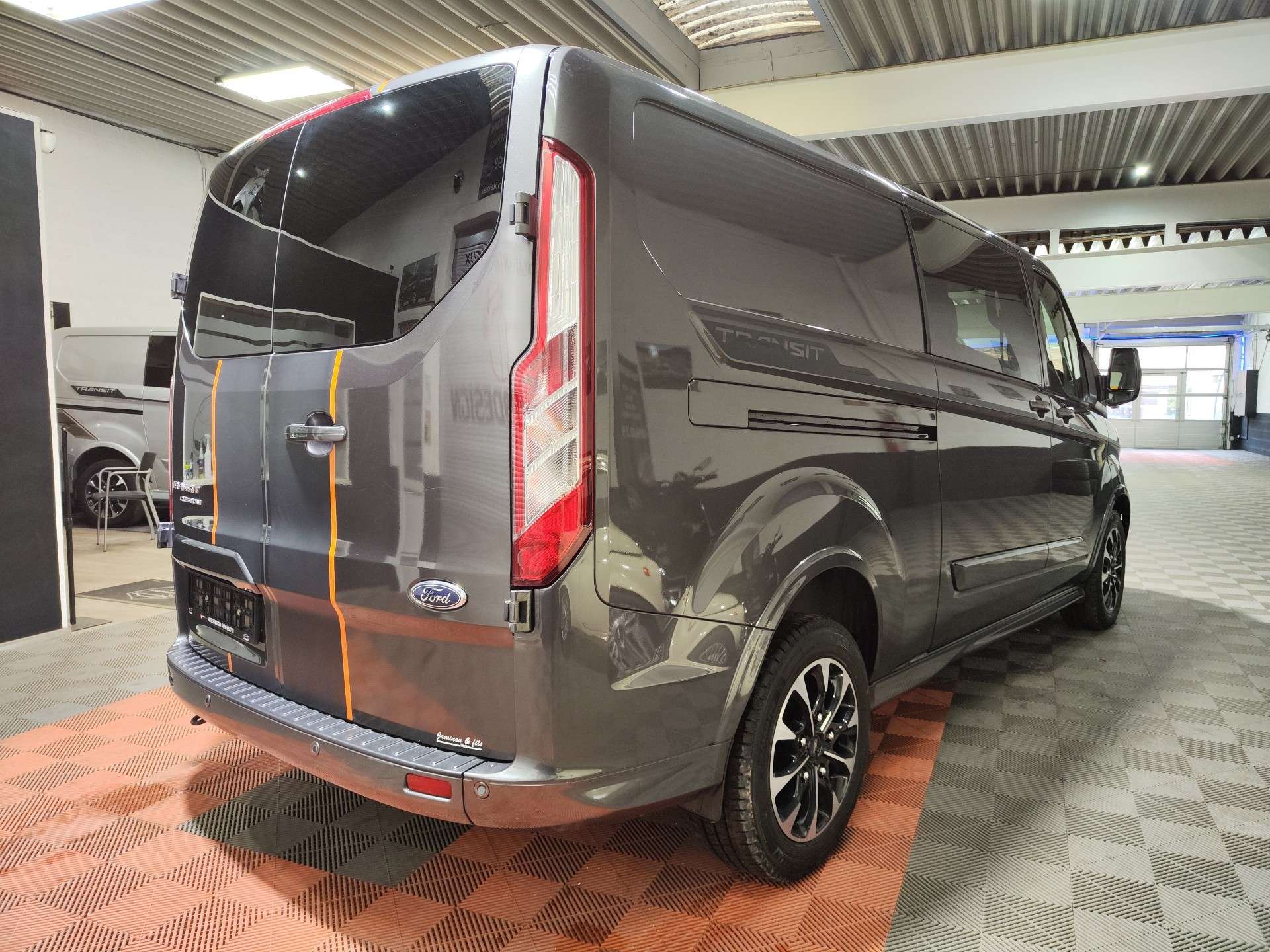 Ford Transit Custom 2.0 TDCi L2H1 / SPORT / 5 PLACES / OK LEZ 2034