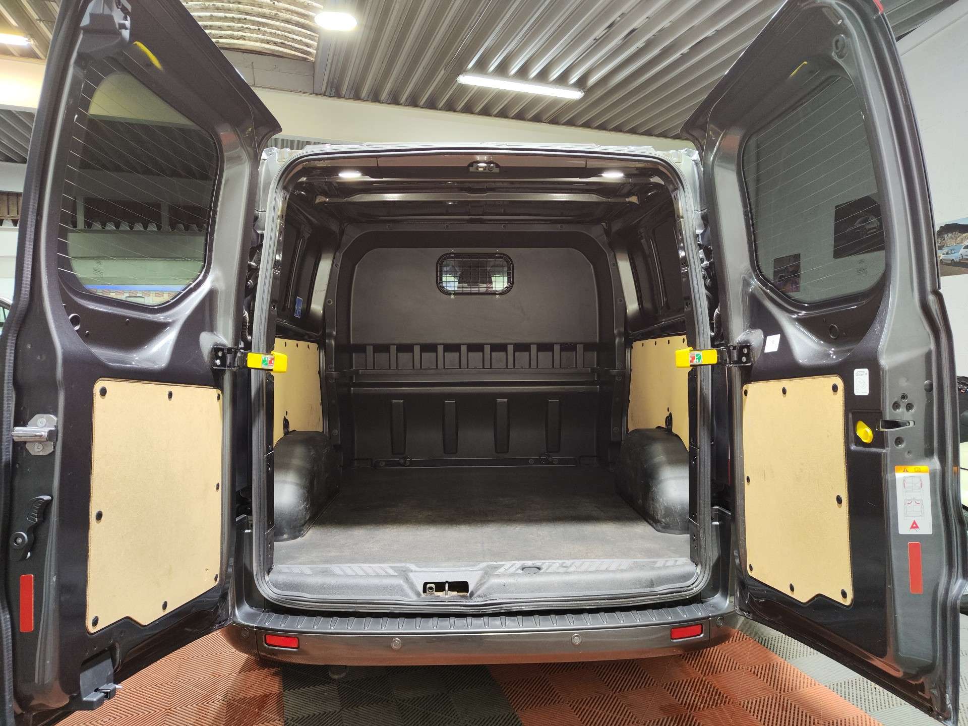 Ford Transit Custom 2.0 TDCi L2H1 / SPORT / 5 PLACES / OK LEZ 2034