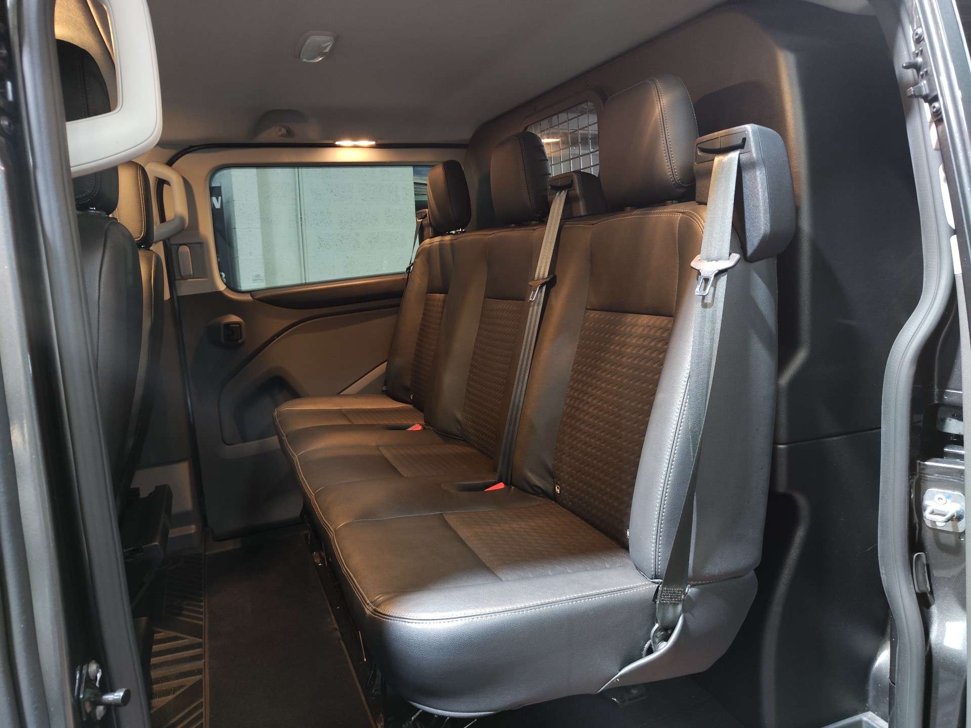 Ford Transit Custom 2.0 TDCi L2H1 / SPORT / 5 PLACES / OK LEZ 2034