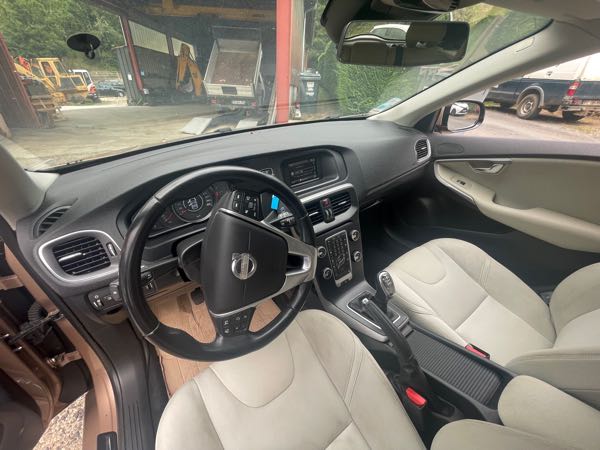 Volvo V40 II D2 115 MOMENTUM
