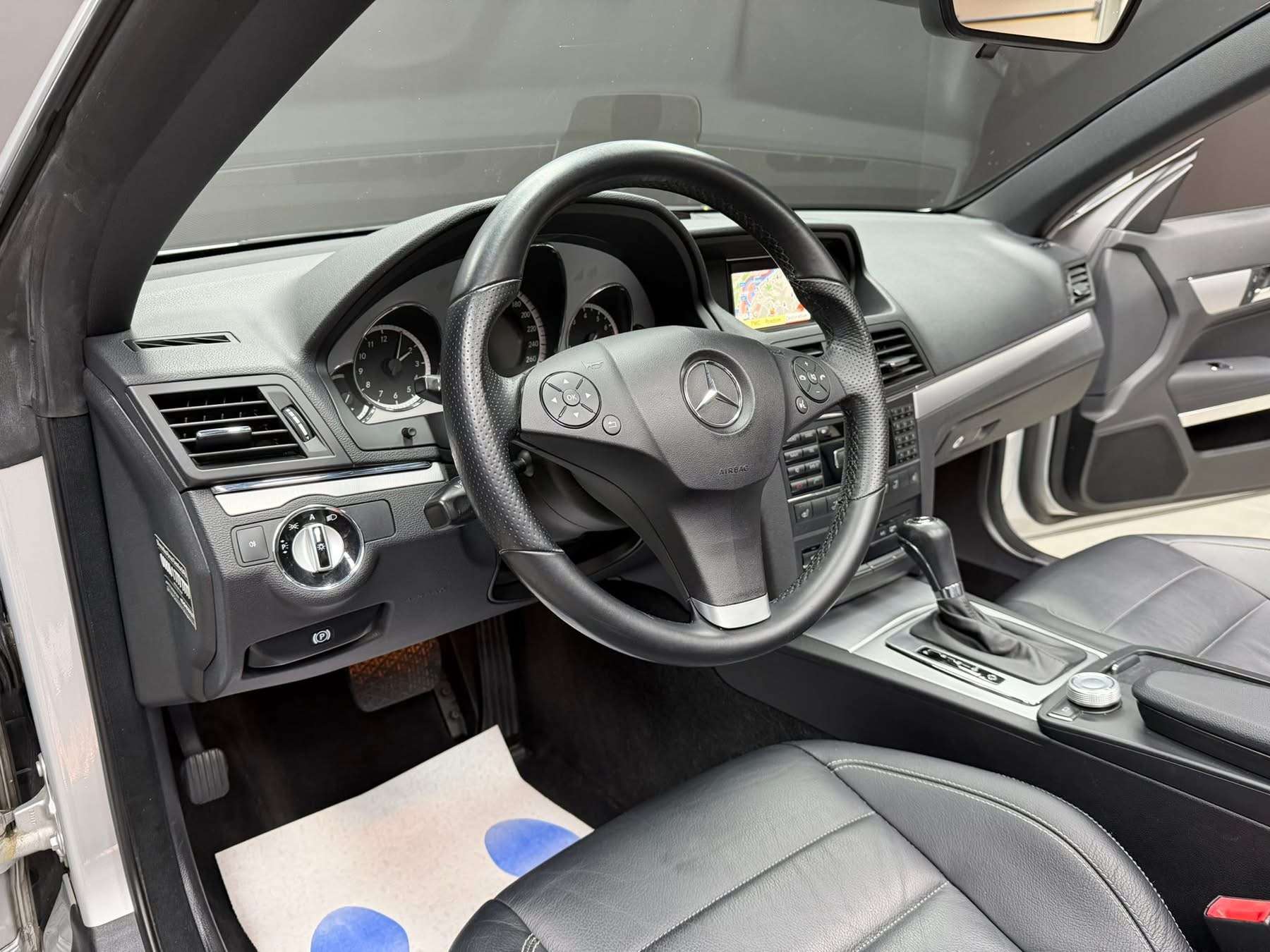Mercedes-Benz E 250 CABRIOLET E 250 CGI **12 mois de garantie**