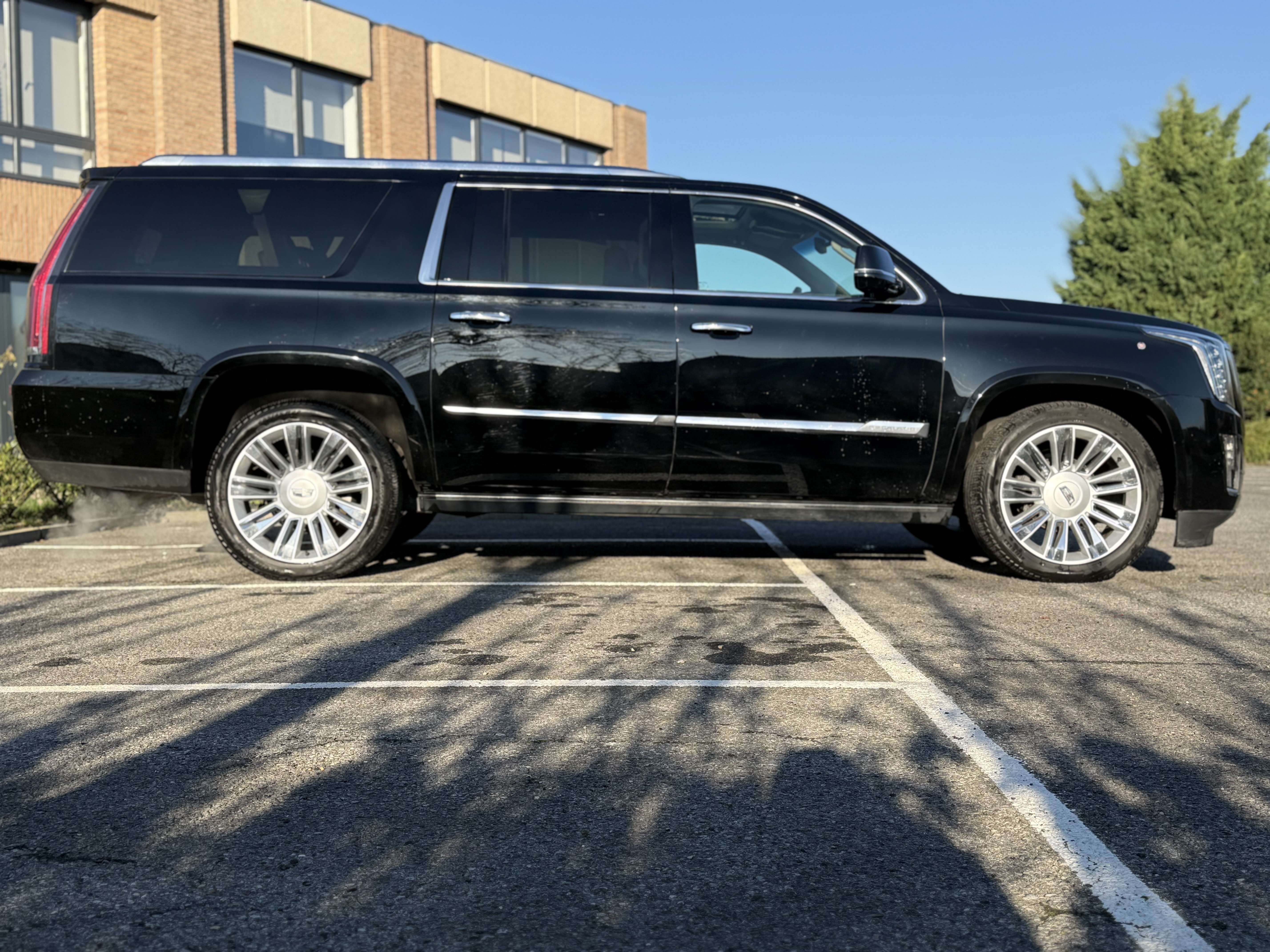 Cadillac Escalade Escalade 6.2i V8 Platinum ESV//longue
