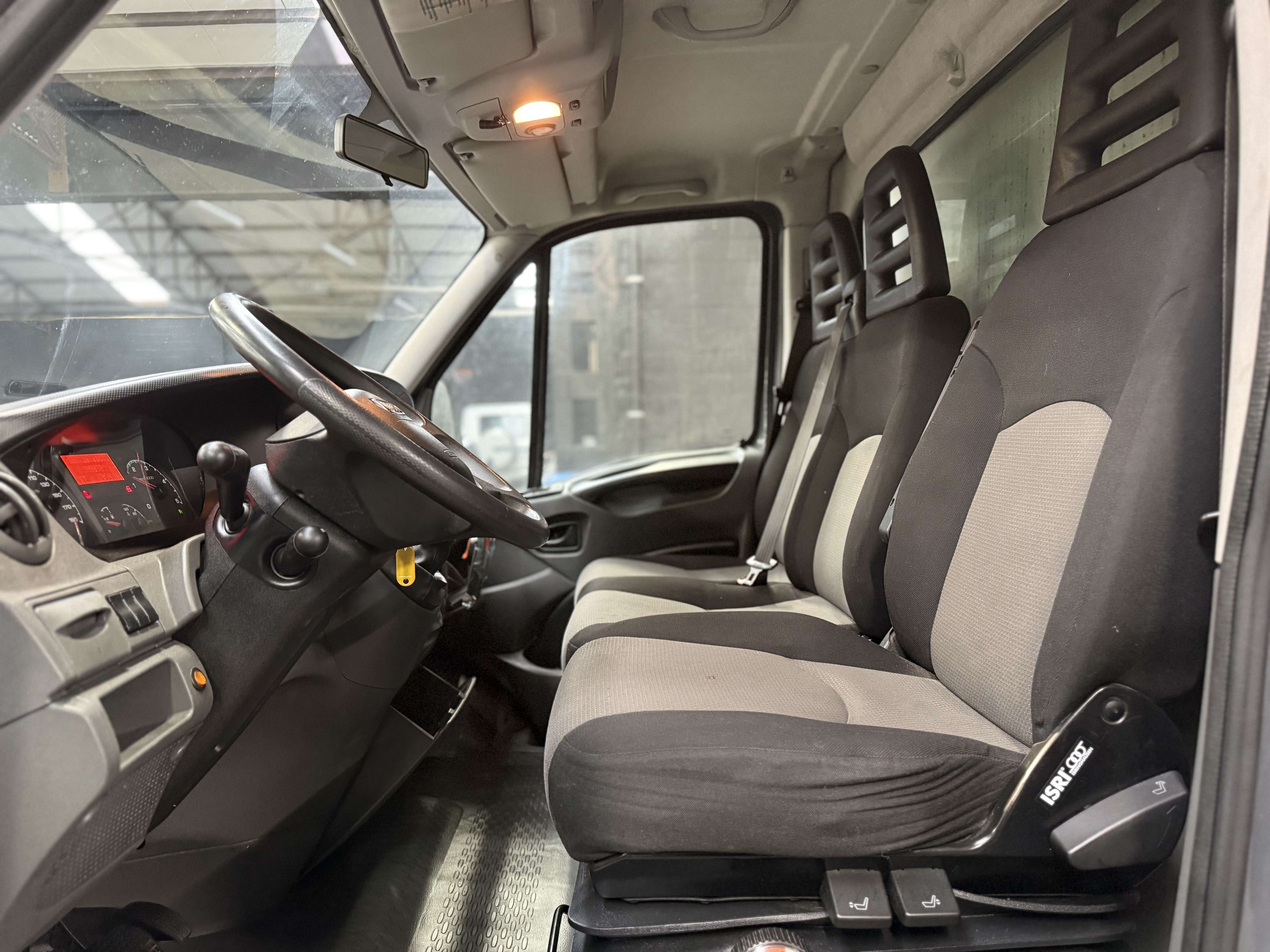 Iveco Daily 35S15 - 2.3 D * 150.000 KMS * 3 PLACES *