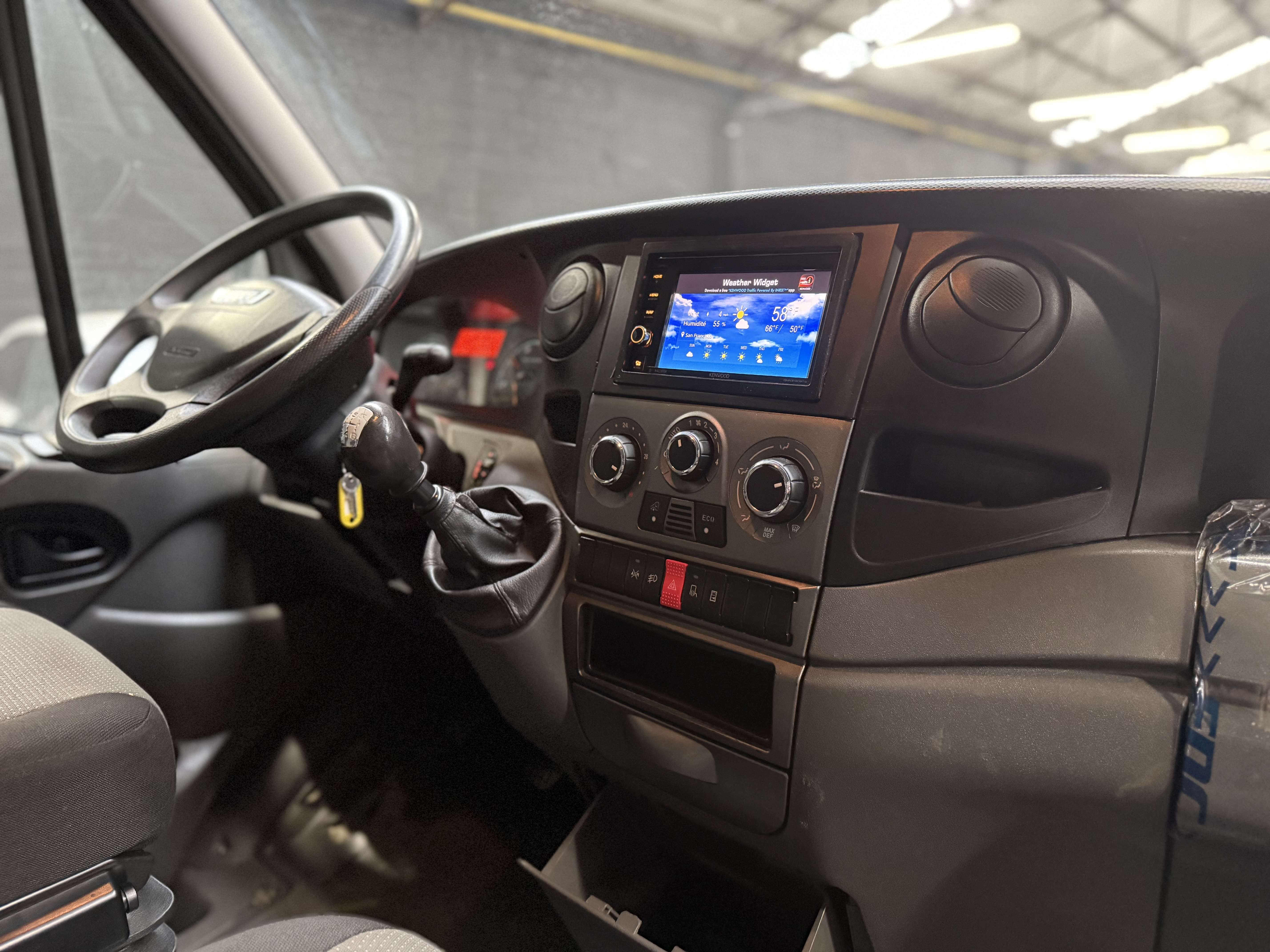 Iveco Daily 35S15 - 2.3 D * 150.000 KMS * 3 PLACES *