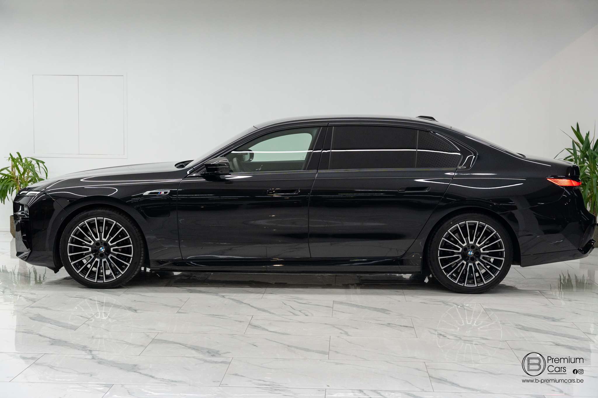 BMW 760 e M  xDrive Individual! FULL OPTIONS! Black pack!
