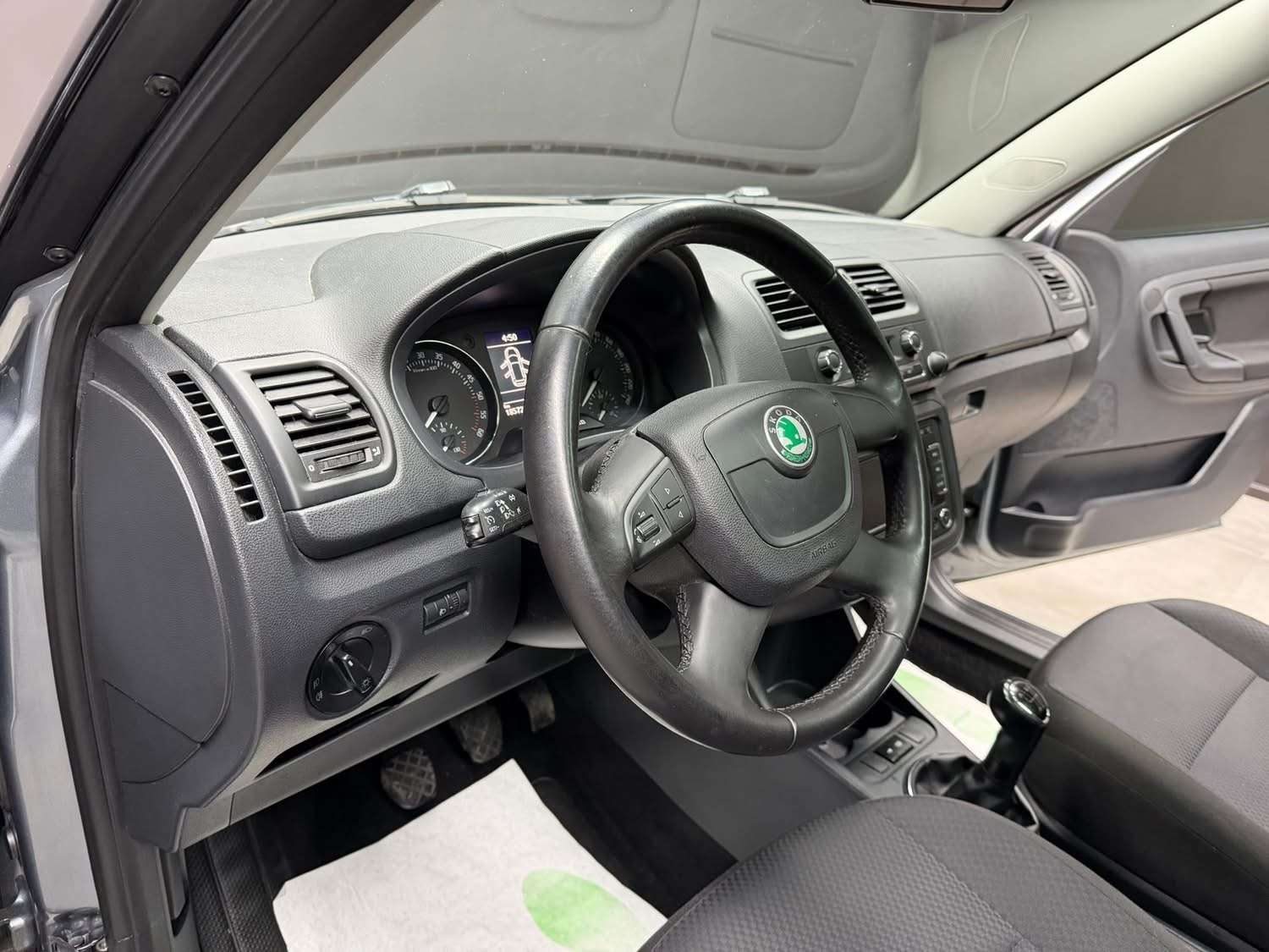 Skoda Roomster Roomster 1.6 CR TDi **12 mois de garantie**