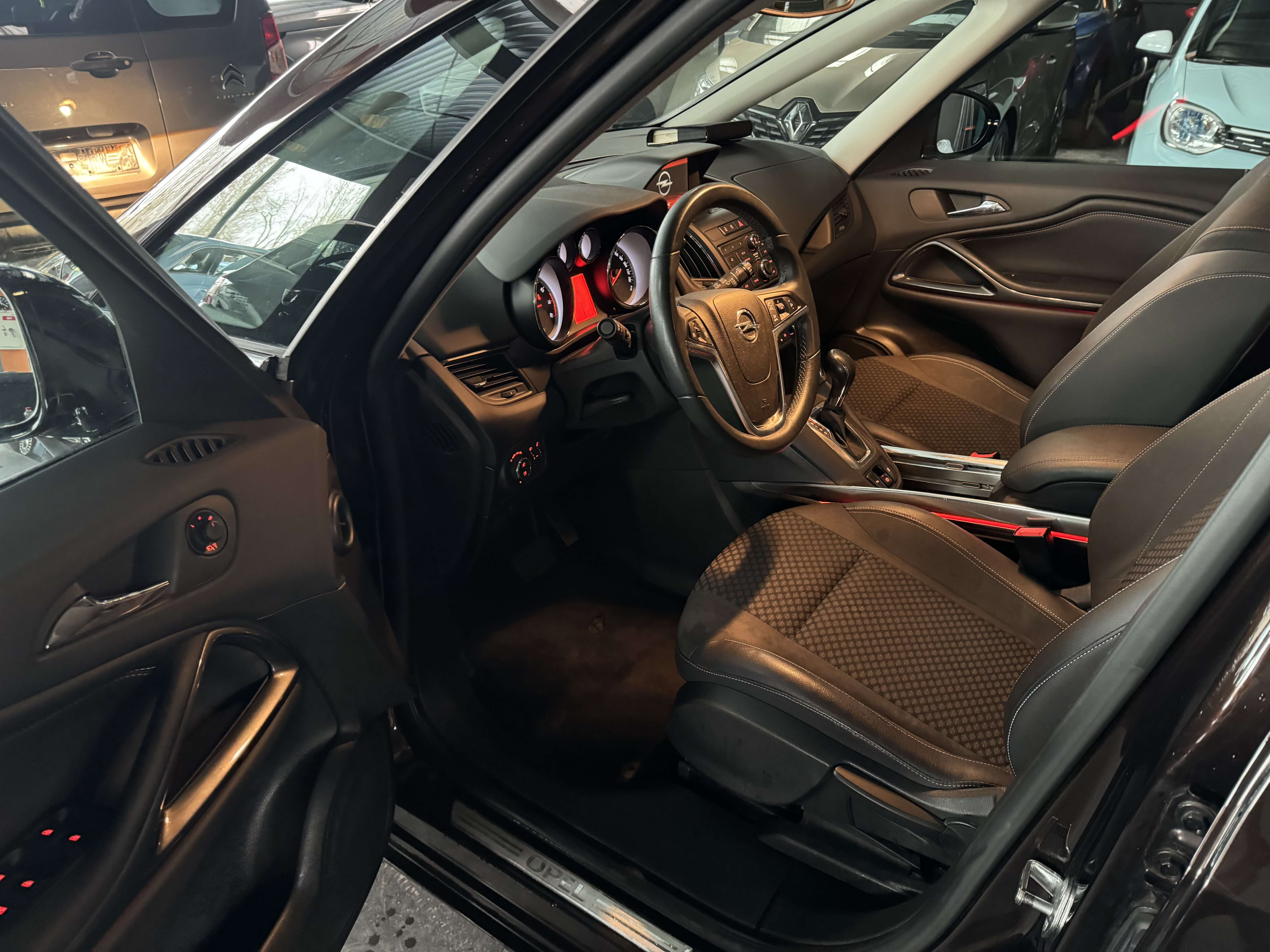 Opel Zafira Tourer 1.4 Turbo - AUTOMATIQUE - LIM/REG - MEDIA - NAVI