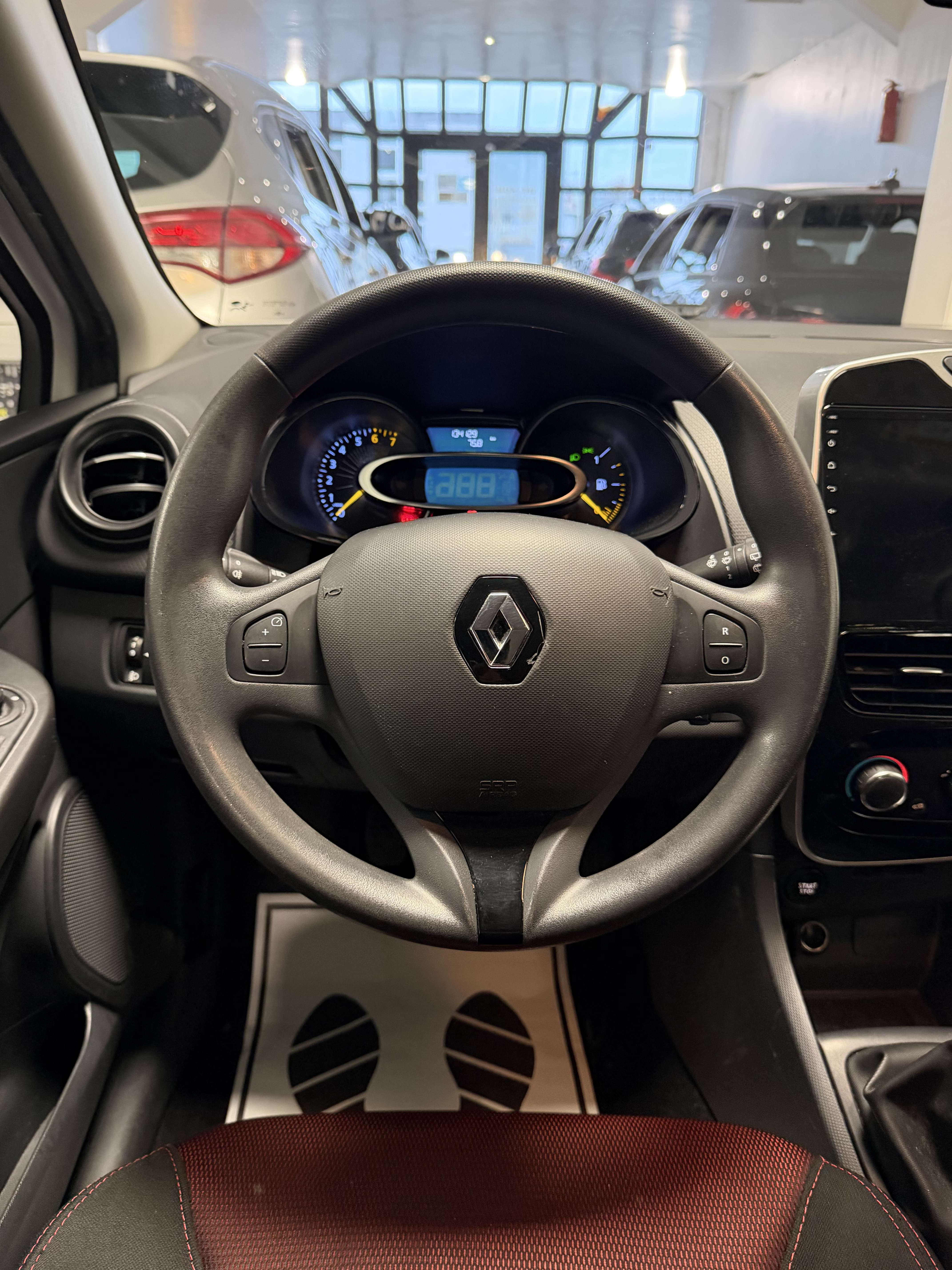 Renault Clio 1.2i Expression 1 Jaar Garantie