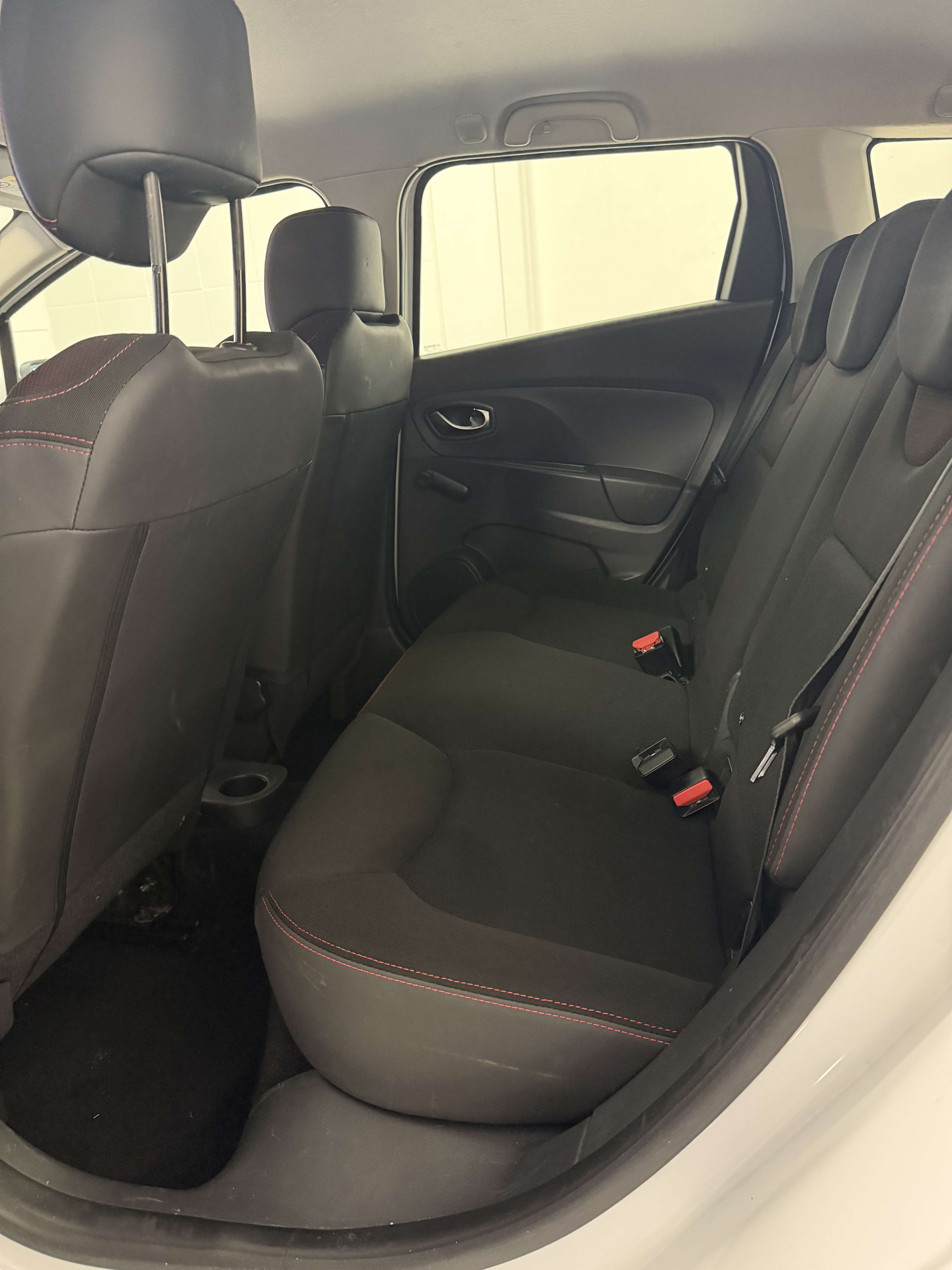 Renault Clio 1.2i Expression 1 Jaar Garantie