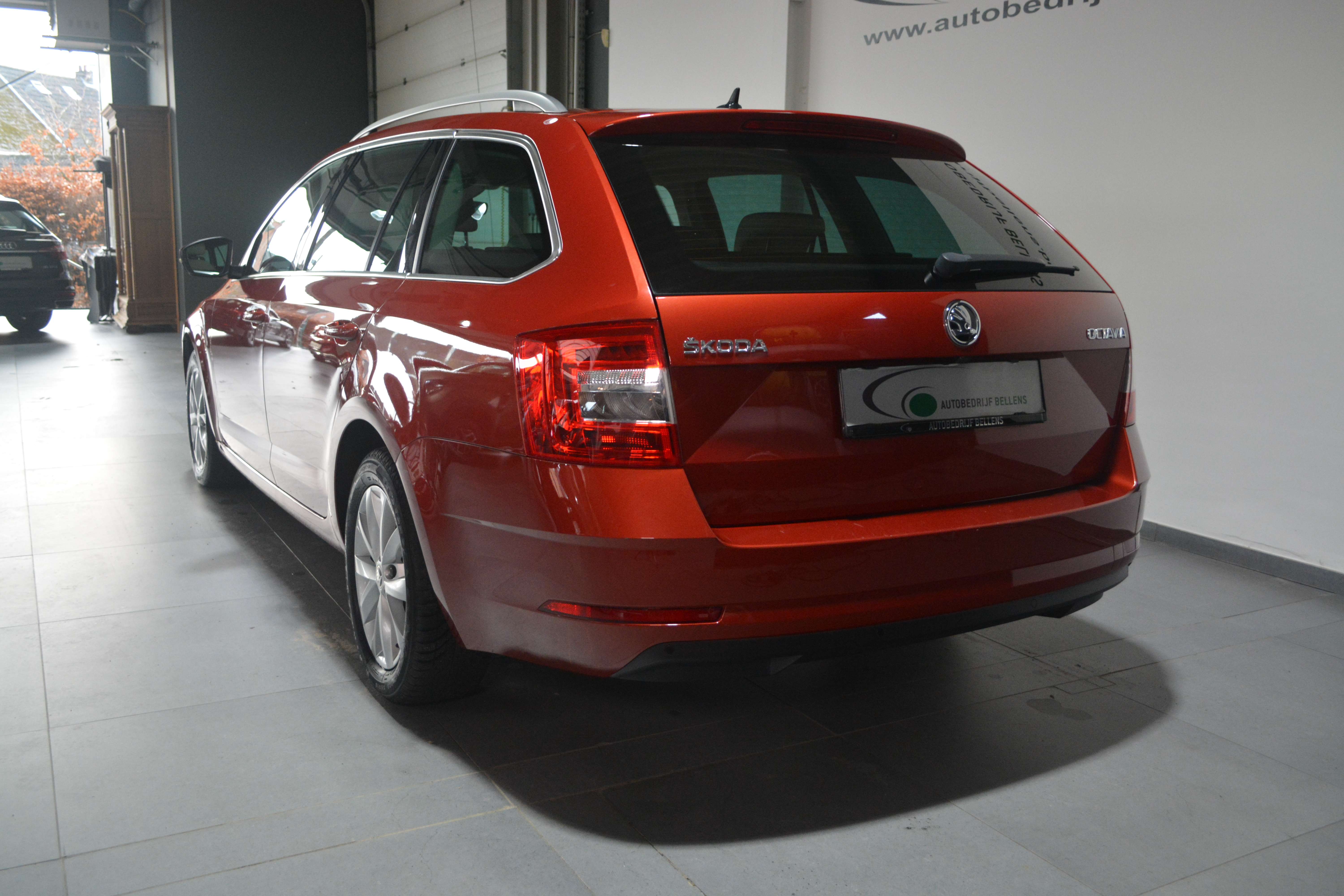Skoda Octavia Octavia SW 1.0 TSI Style DSG / LEDER / NAVI + CAM
