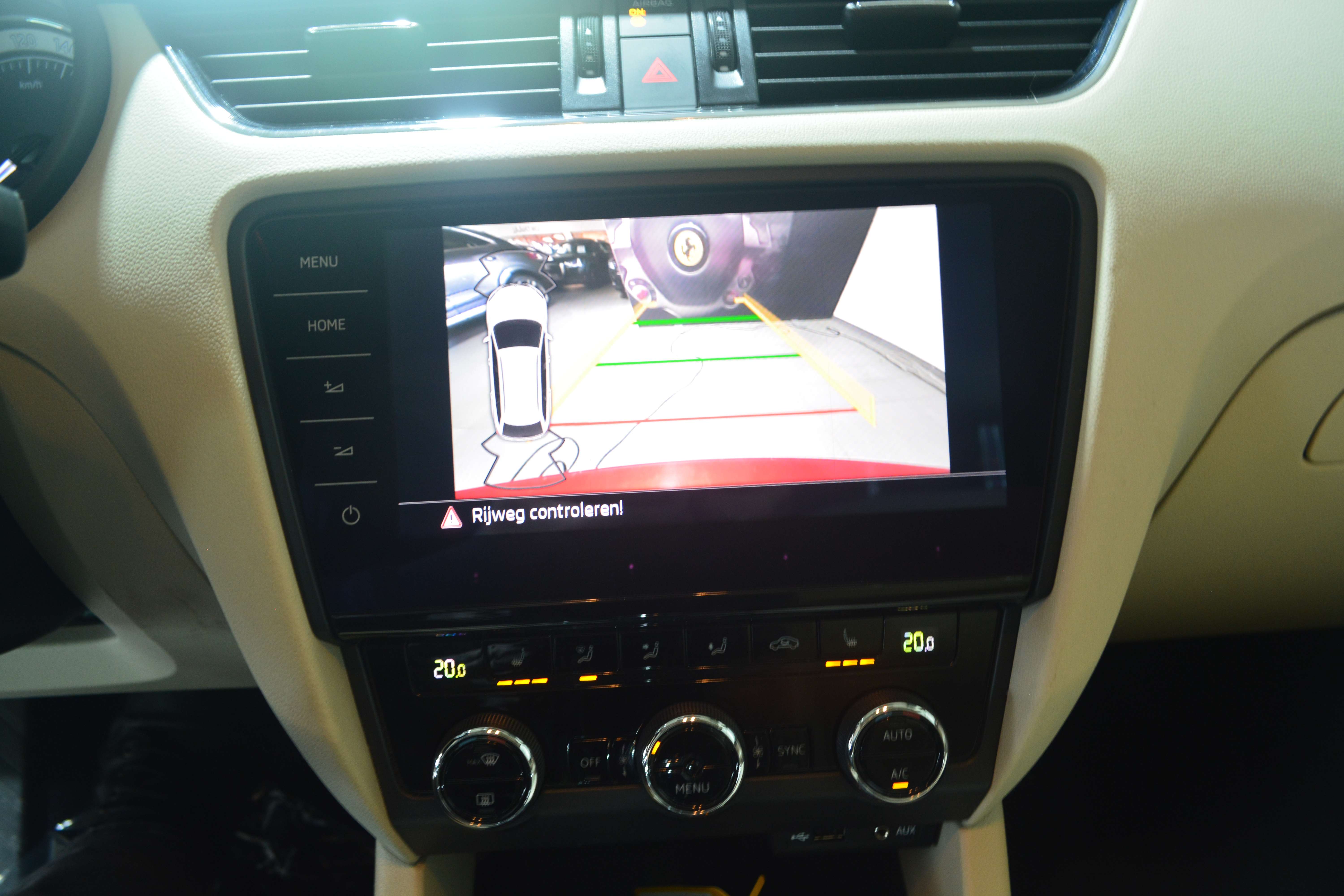 Skoda Octavia Octavia SW 1.0 TSI Style DSG / LEDER / NAVI + CAM