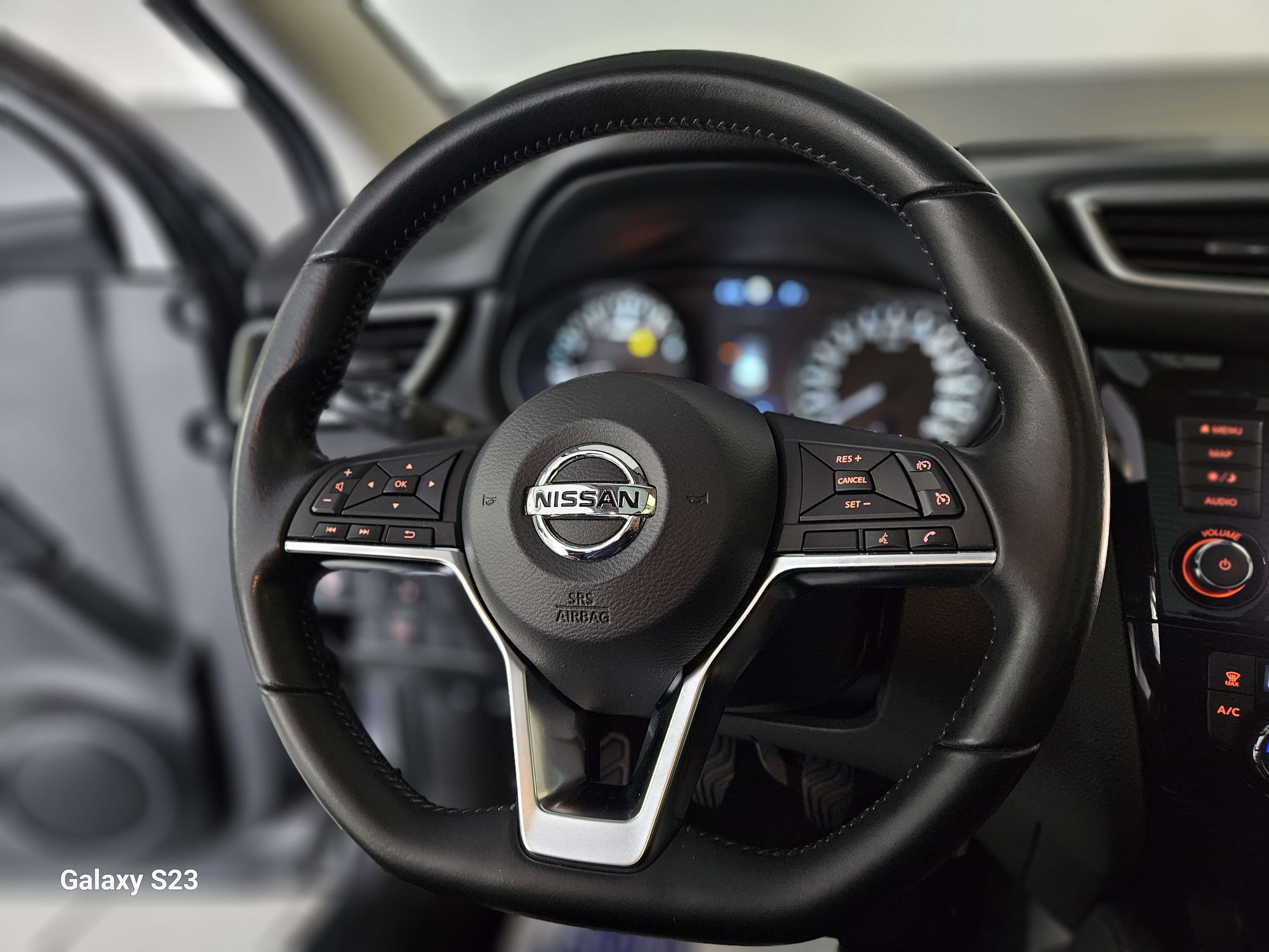 Nissan Qashqai NAVIGATION TOIT PANO ATTACHE REMORQUE 70871 KM