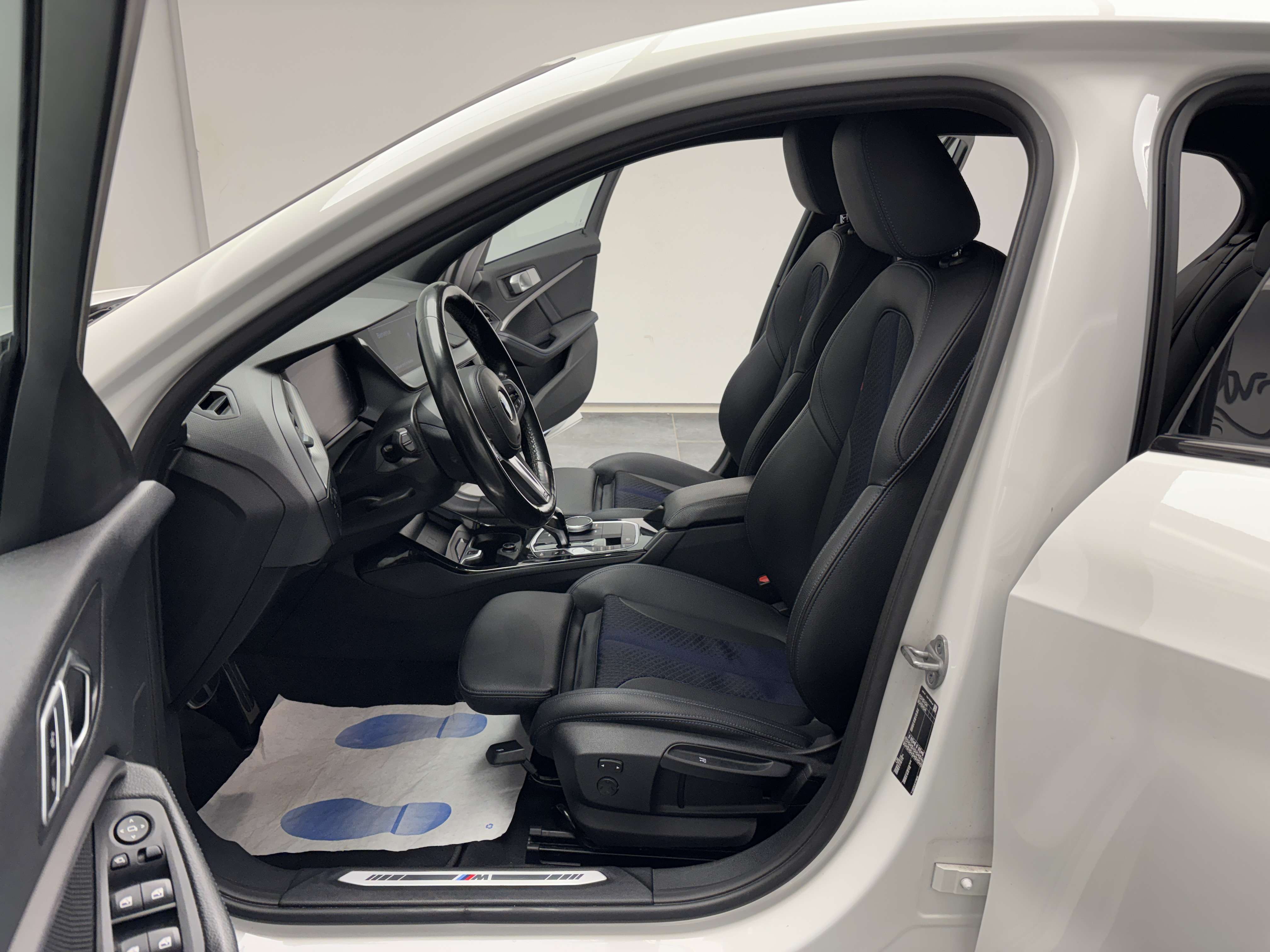 BMW 118 iA *PACK M*CARPLAY*SIEGES CHAUFFANTS*LED*GARANTIE*