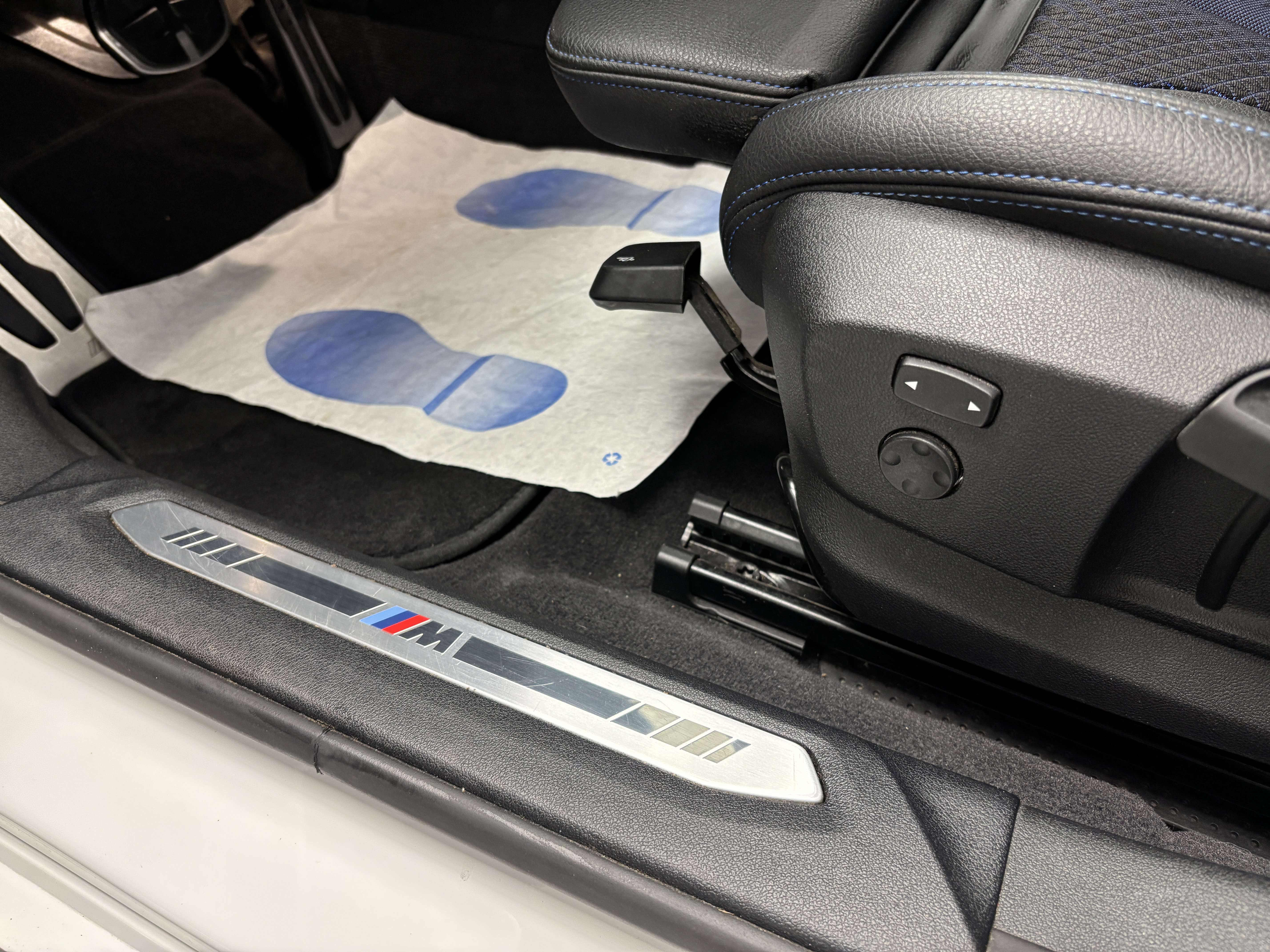 BMW 118 iA *PACK M*CARPLAY*SIEGES CHAUFFANTS*LED*GARANTIE*