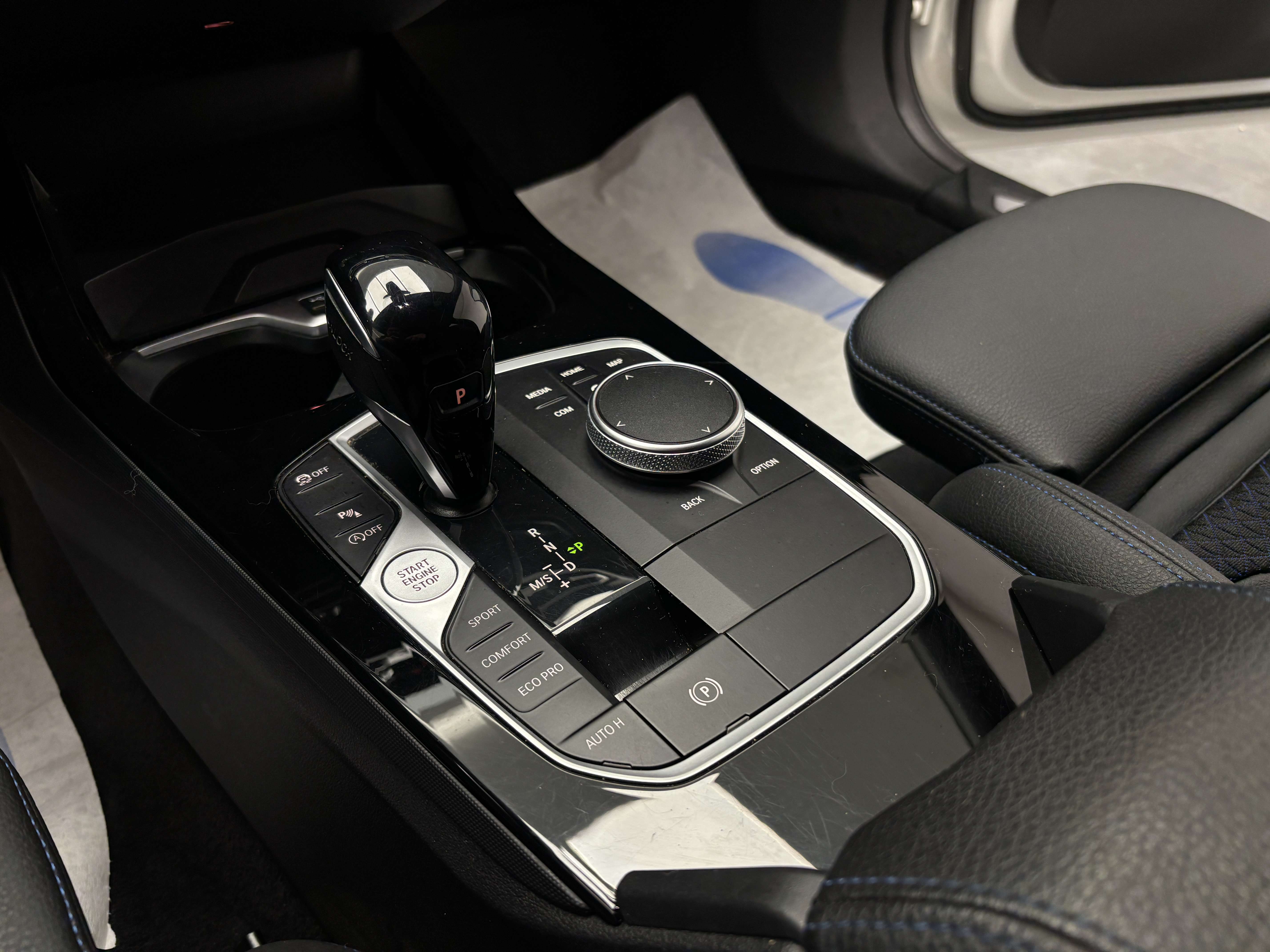 BMW 118 iA *PACK M*CARPLAY*SIEGES CHAUFFANTS*LED*GARANTIE*
