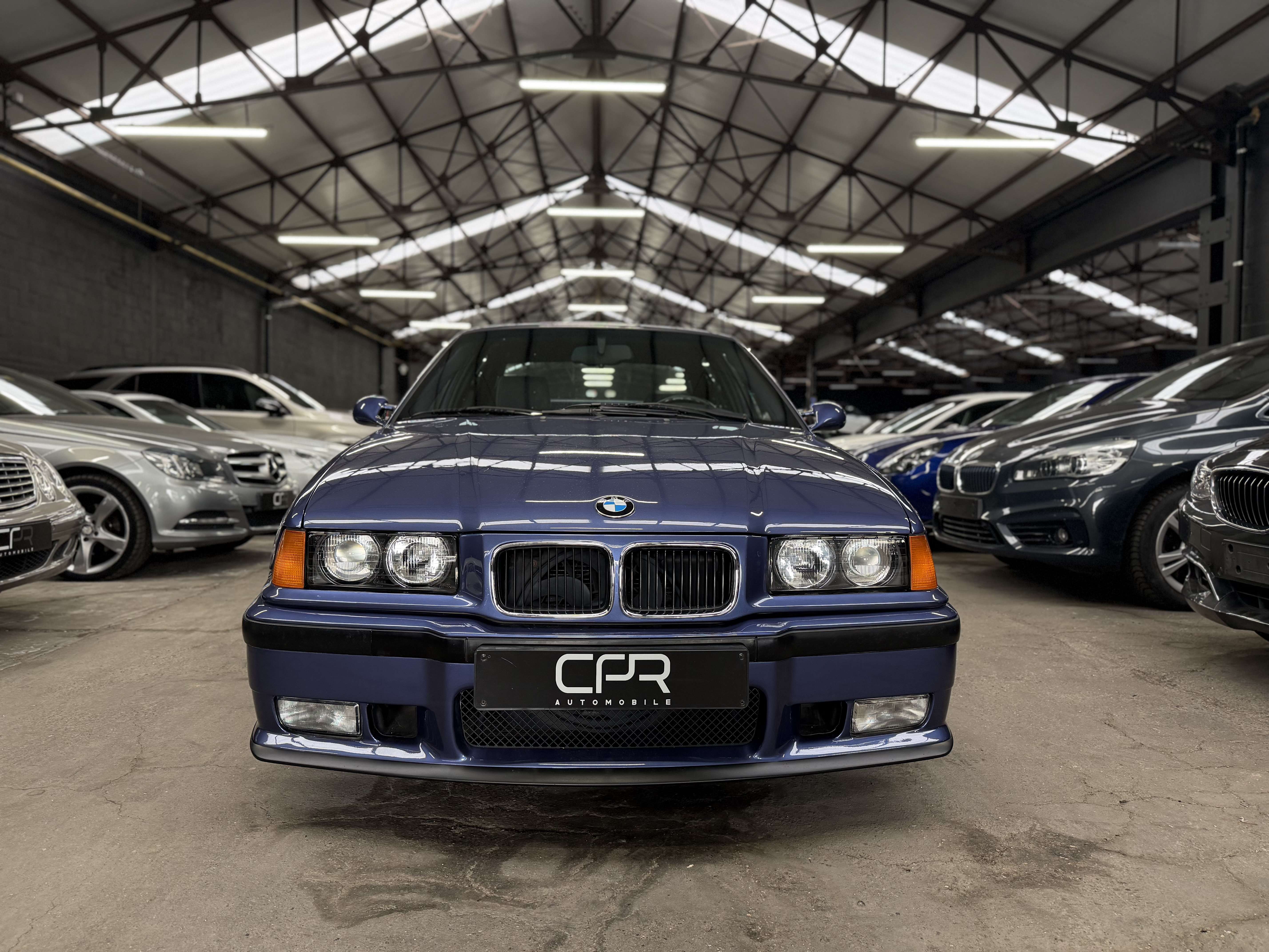 BMW 318 is * OLDTIMER * PACK M * TOIT OUVRANT * CLIM