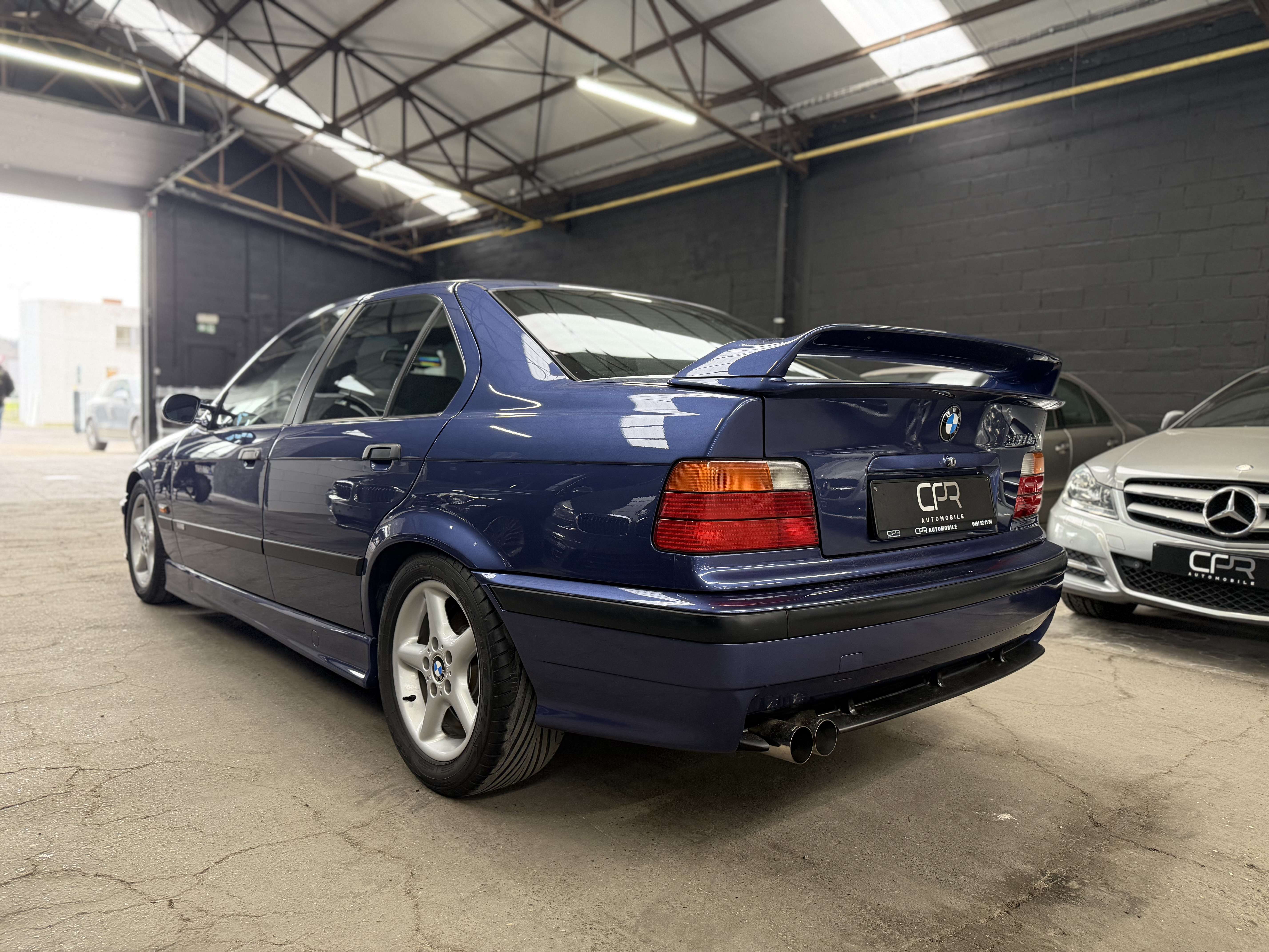 BMW 318 is * OLDTIMER * PACK M * TOIT OUVRANT * CLIM