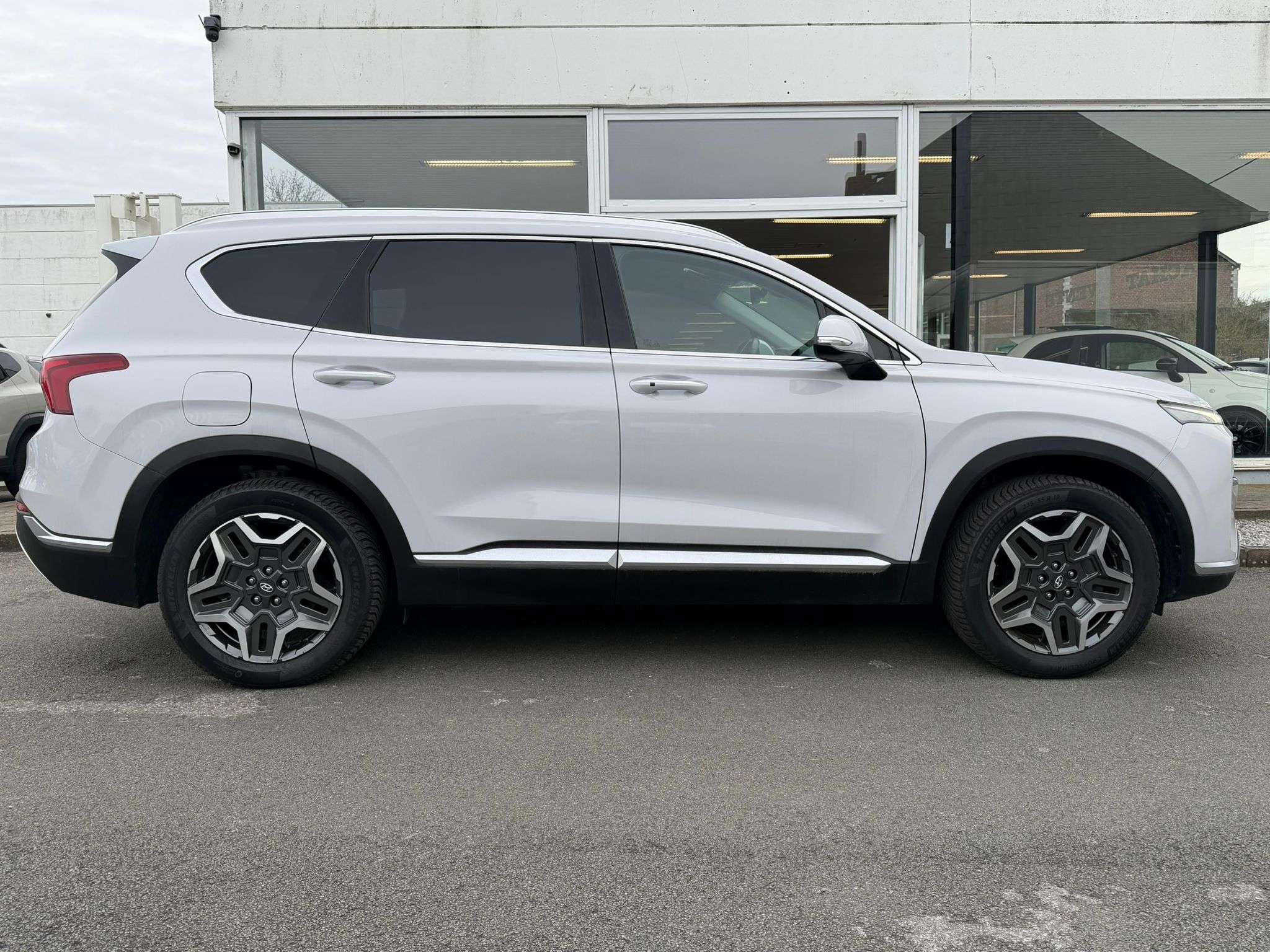 Hyundai SANTA FE Santa Fe PLUG IN HYBRIDE 1.6 T-GDi 4WD Shine 7pl