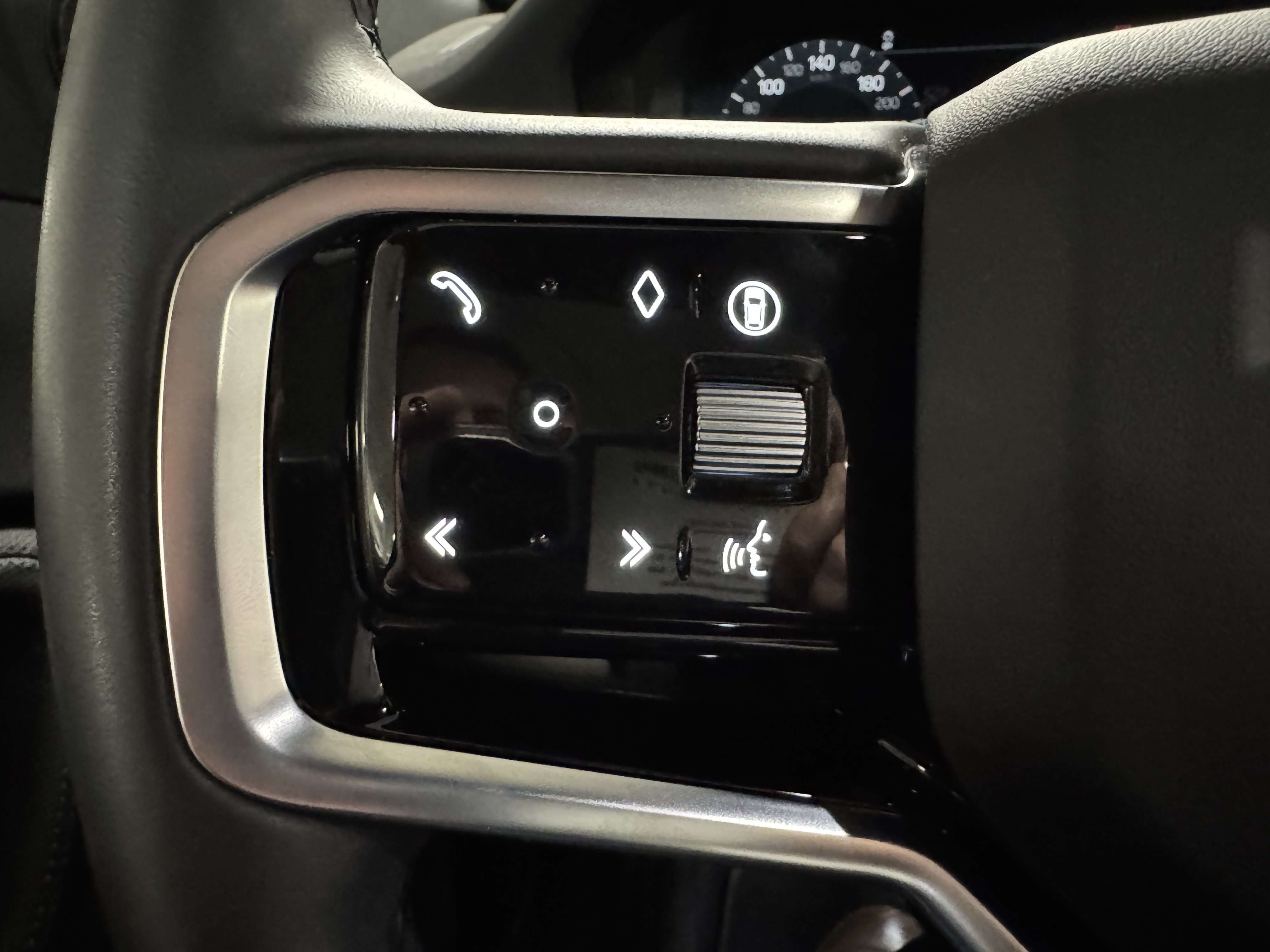 Land Rover Discovery Sport P300e Dynamic SE / FACELIFT / CARPLAY / LED / ACC