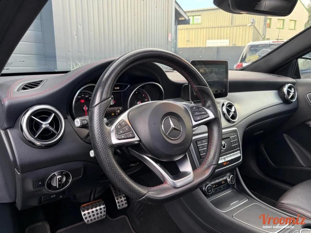 Mercedes-Benz Gla 220d 177ch Fascination AMG 4-Matic 7G-DCT Toit ouvrant