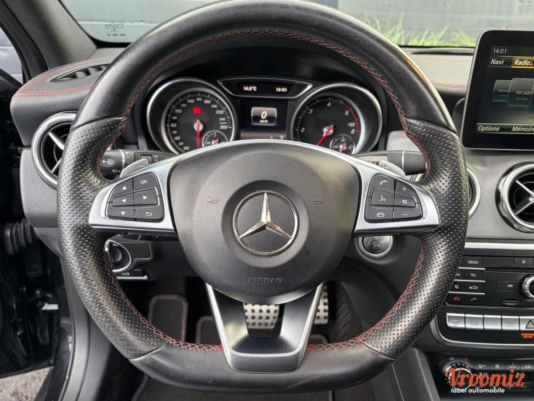 Mercedes-Benz Gla 220d 177ch Fascination AMG 4-Matic 7G-DCT Toit ouvrant