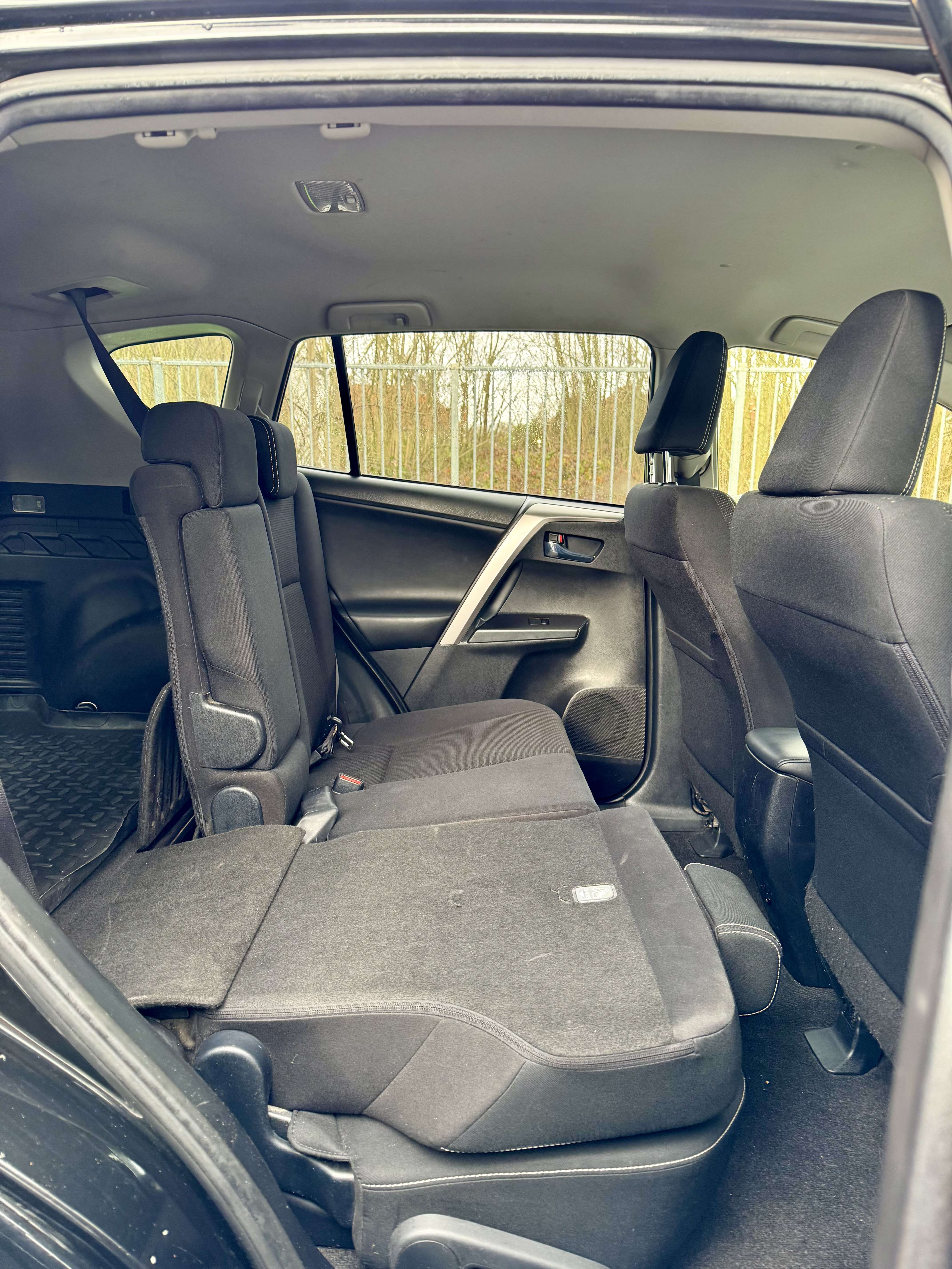 Toyota RAV 4 2.0 D4  / Toyota Service / 1 Owner / car-pass B
