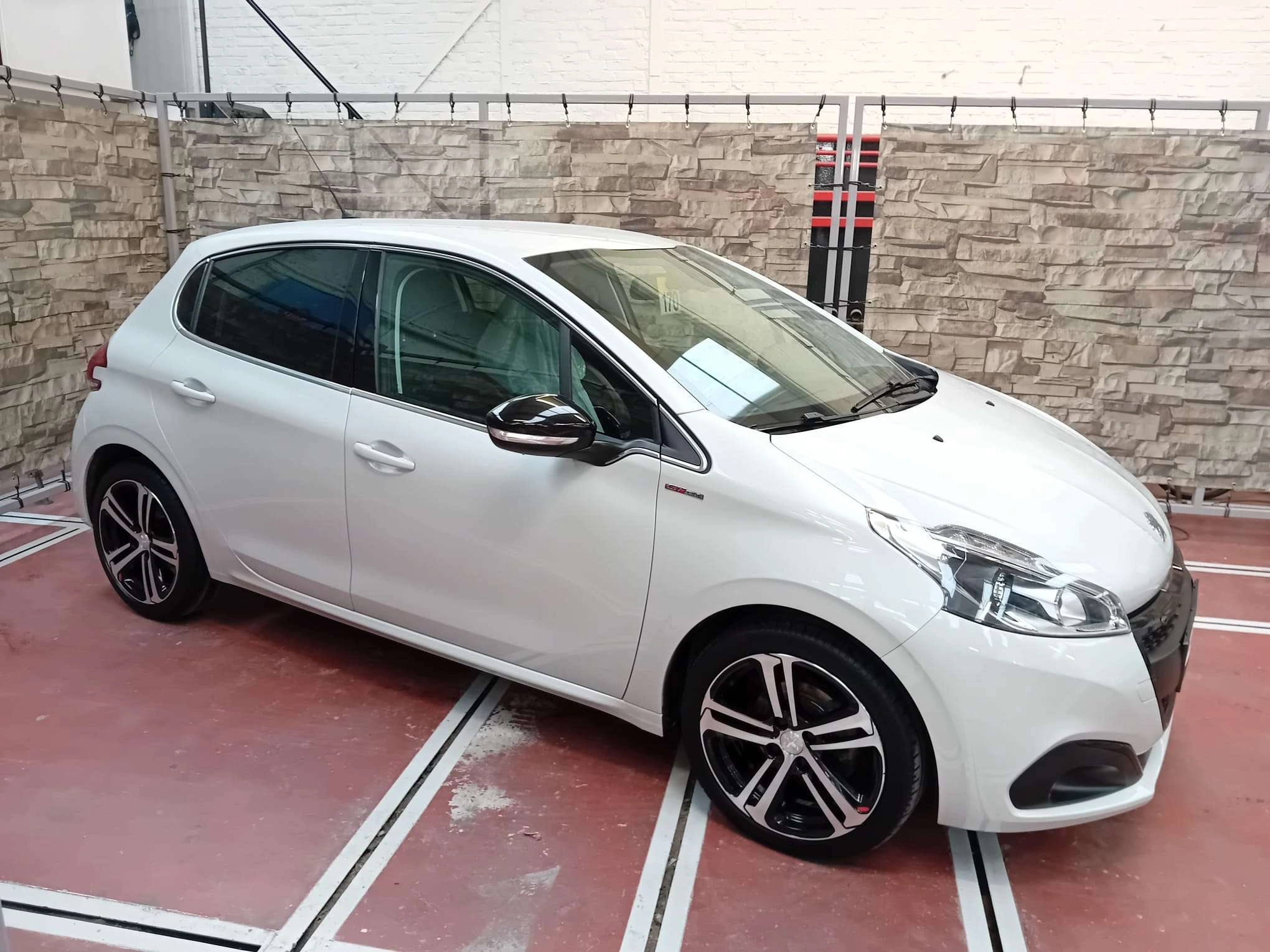 Peugeot 208 208 1.2 GT Line S - 1 jr garantie