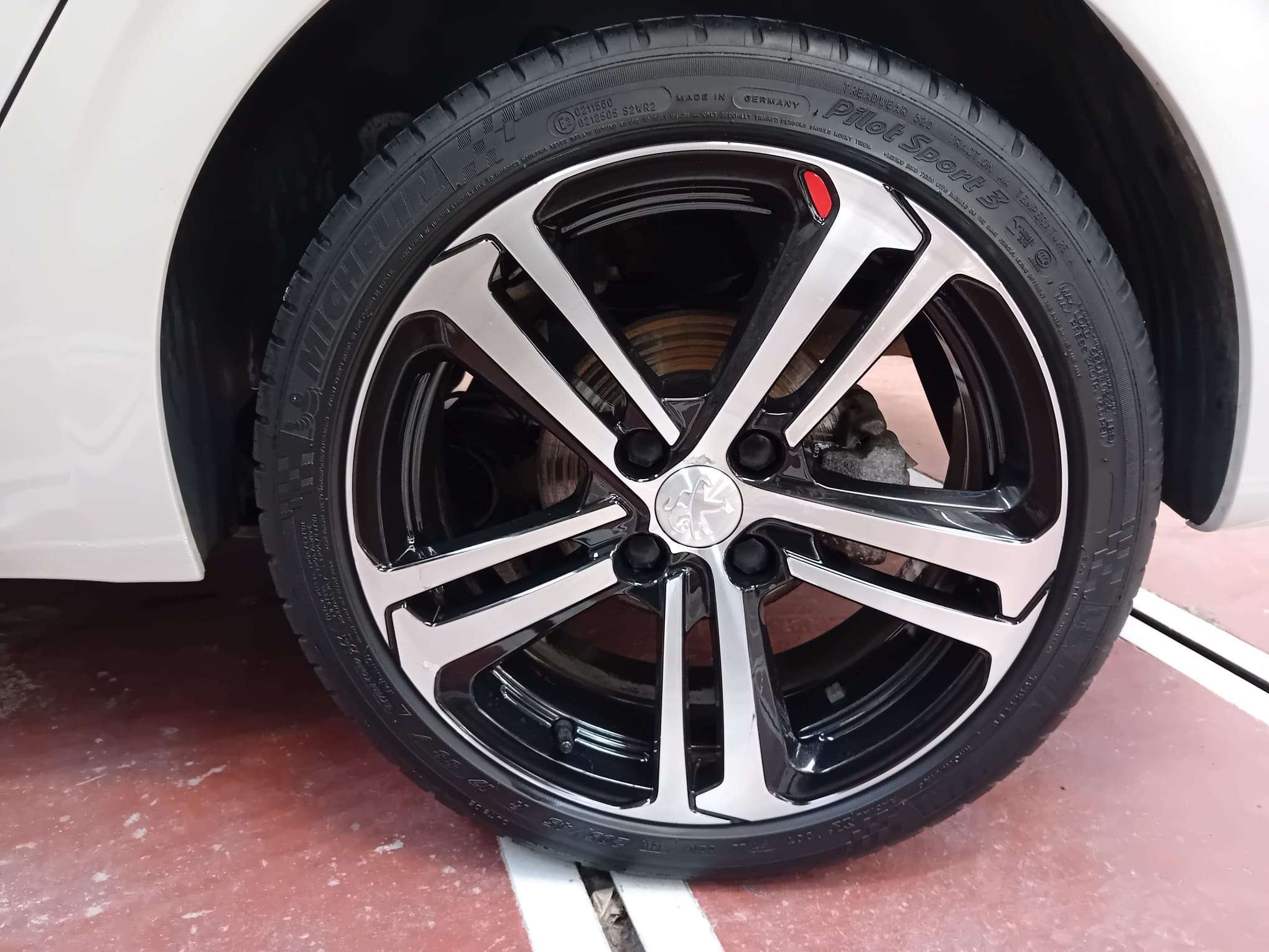 Peugeot 208 208 1.2 GT Line S - 1 jr garantie